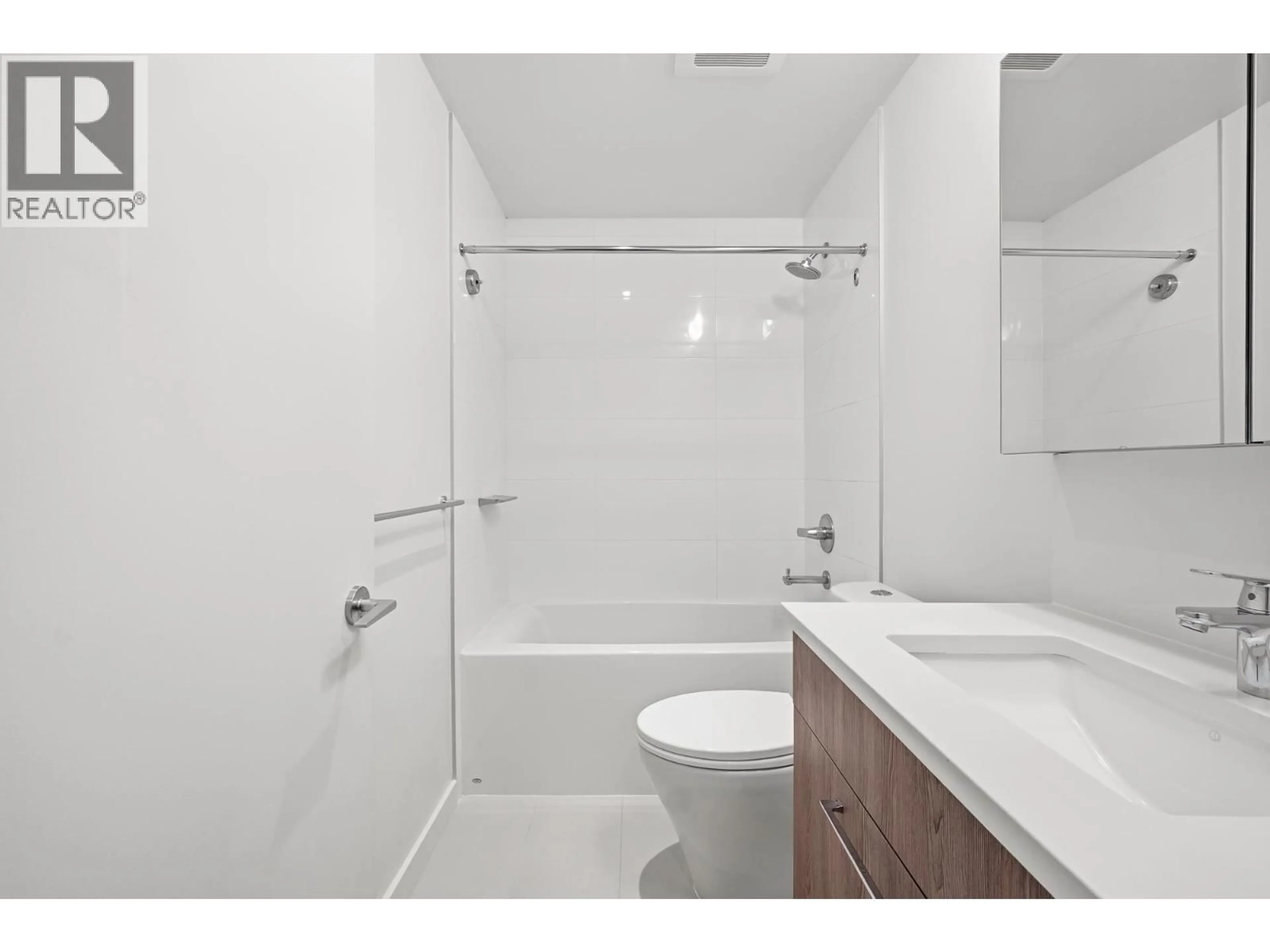 Standard bathroom, unknown for 2005 - 691 NORTH ROAD, Coquitlam British Columbia V3J0H9