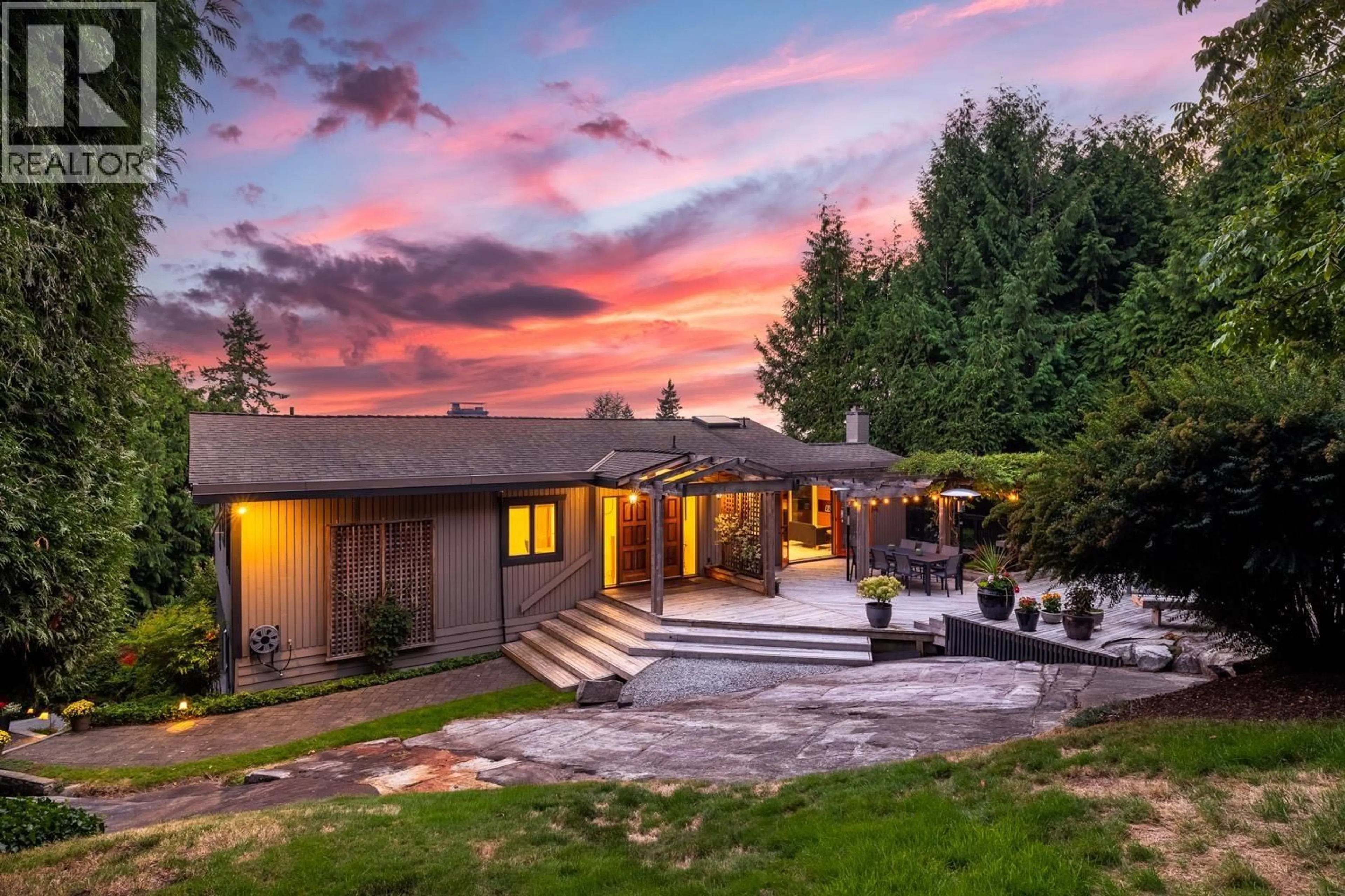 A pic from outside/outdoor area/front of a property/back of a property/a pic from drone, mountain view for 4615 WOODGREEN DRIVE, West Vancouver British Columbia V7S2V4