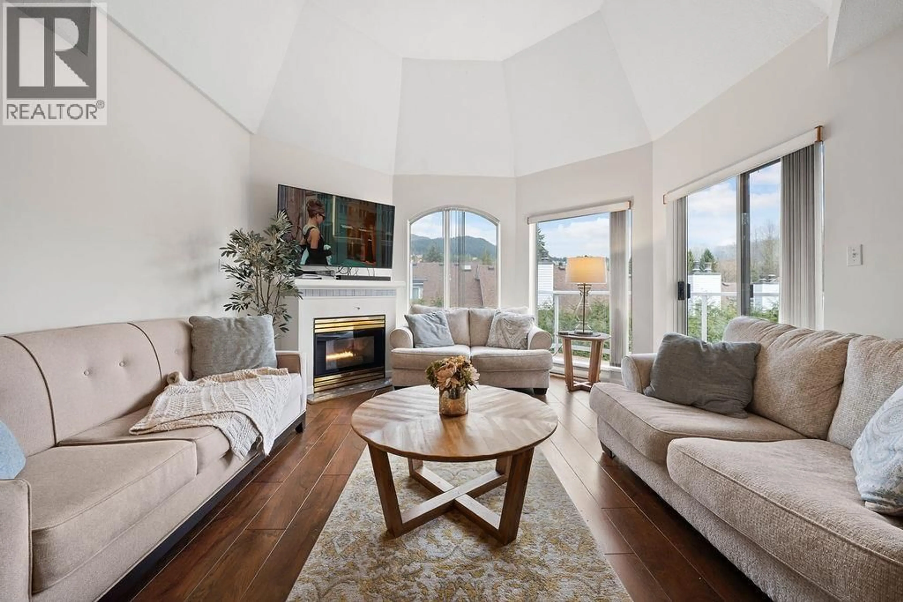 Living room with furniture, unknown for 413 - 1220 LASALLE PLACE, Coquitlam British Columbia V3B7L6