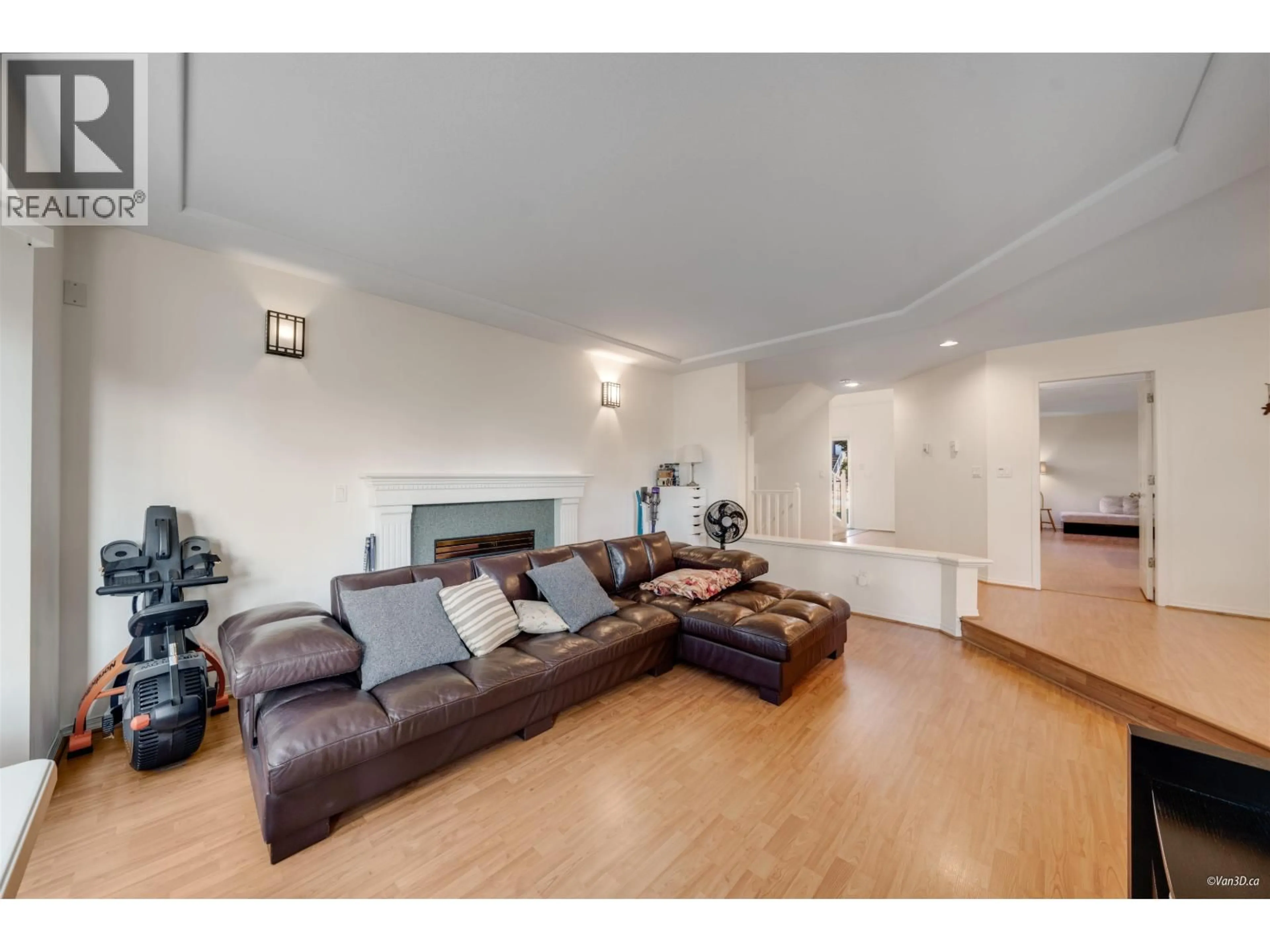 Living room with furniture, unknown for 136 - 1685 PINETREE WAY, Coquitlam British Columbia V3E3A1