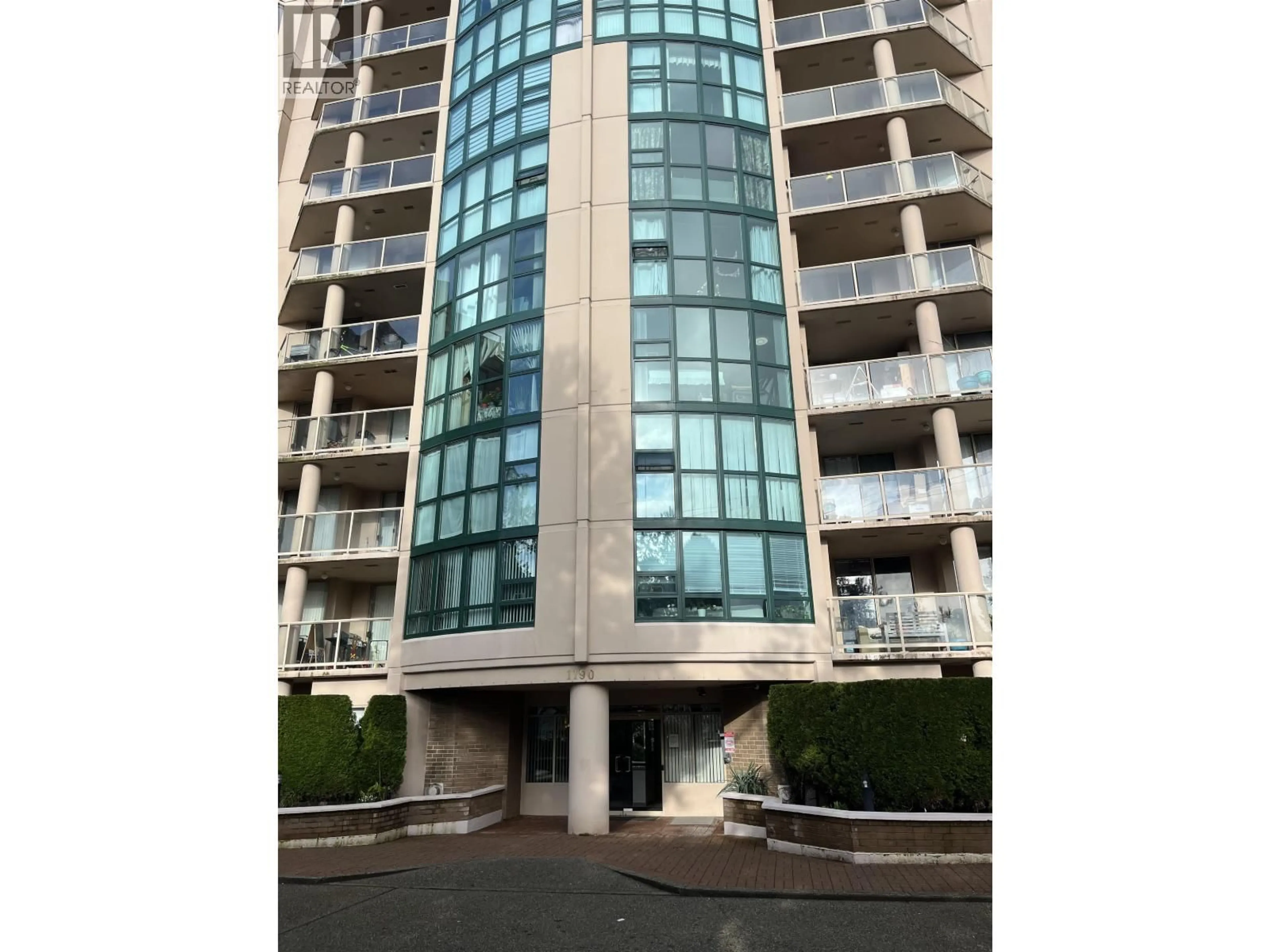 Indoor foyer for 1004 - 1190 PIPELINE ROAD, Coquitlam British Columbia V3B7T9