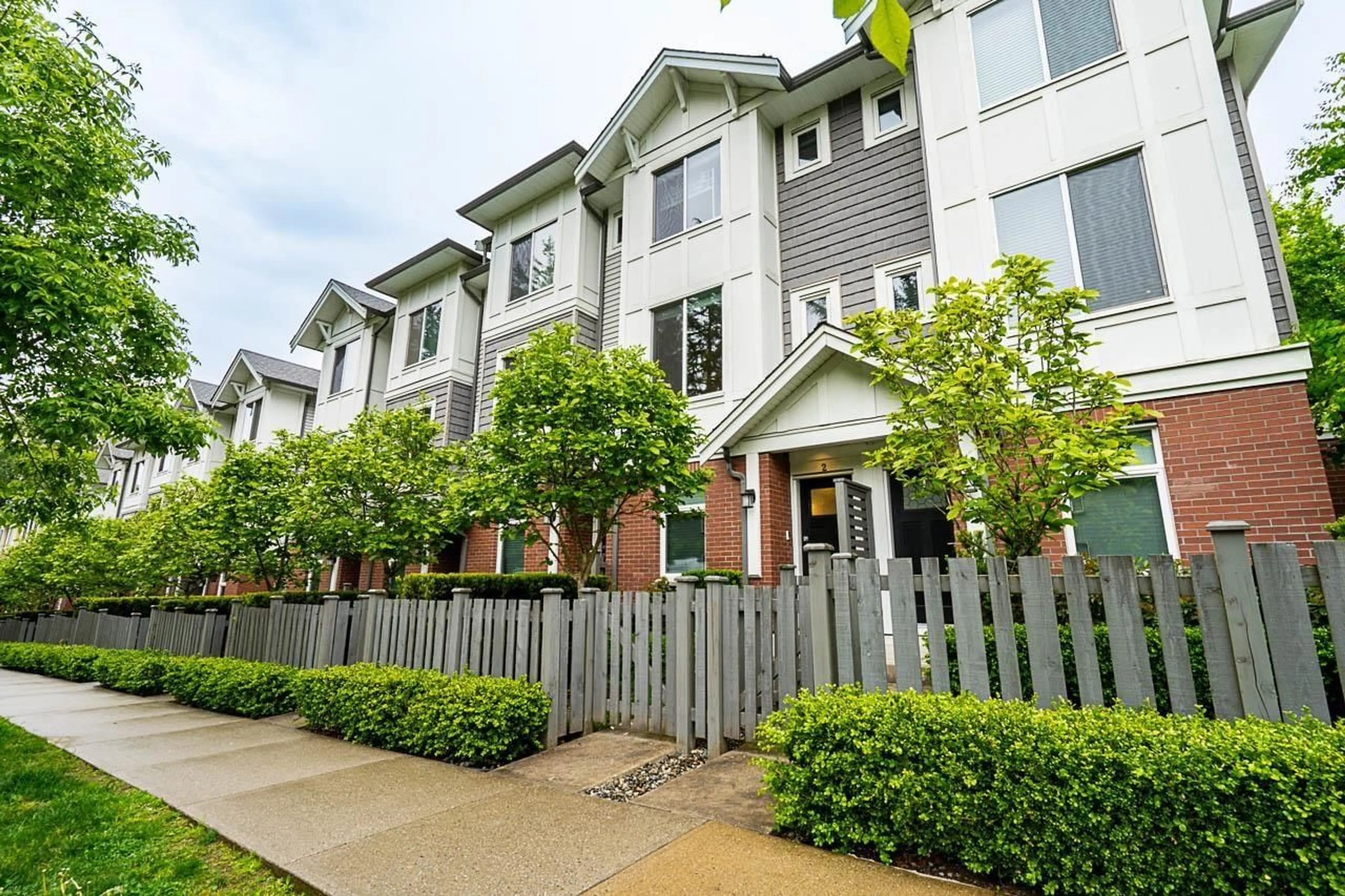 Unknown for 2 - 9718 161A STREET, Surrey British Columbia V4N6S7