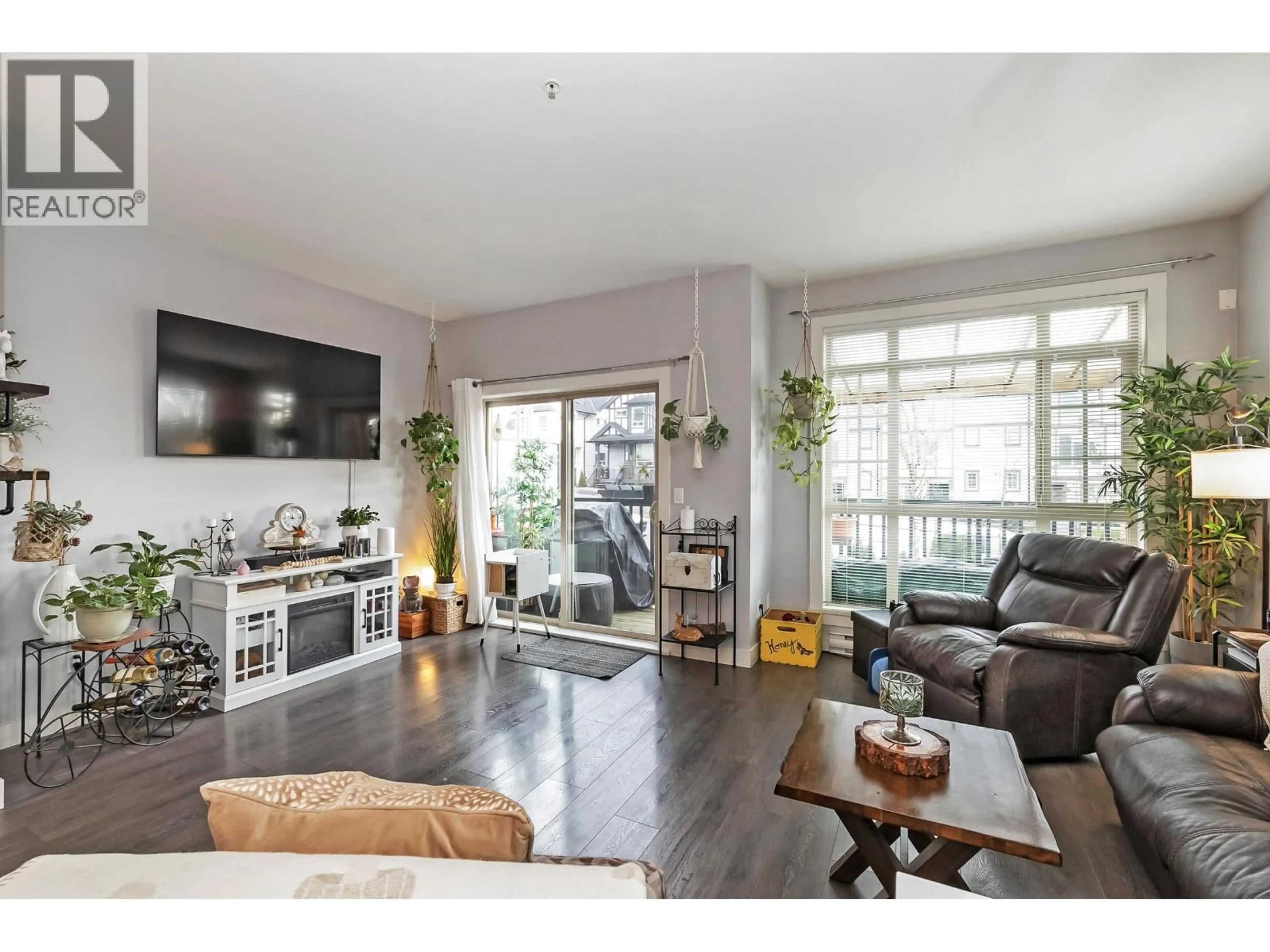 Living room with furniture, unknown for 18 - 11305 240 STREET, Maple Ridge British Columbia V2W0J1