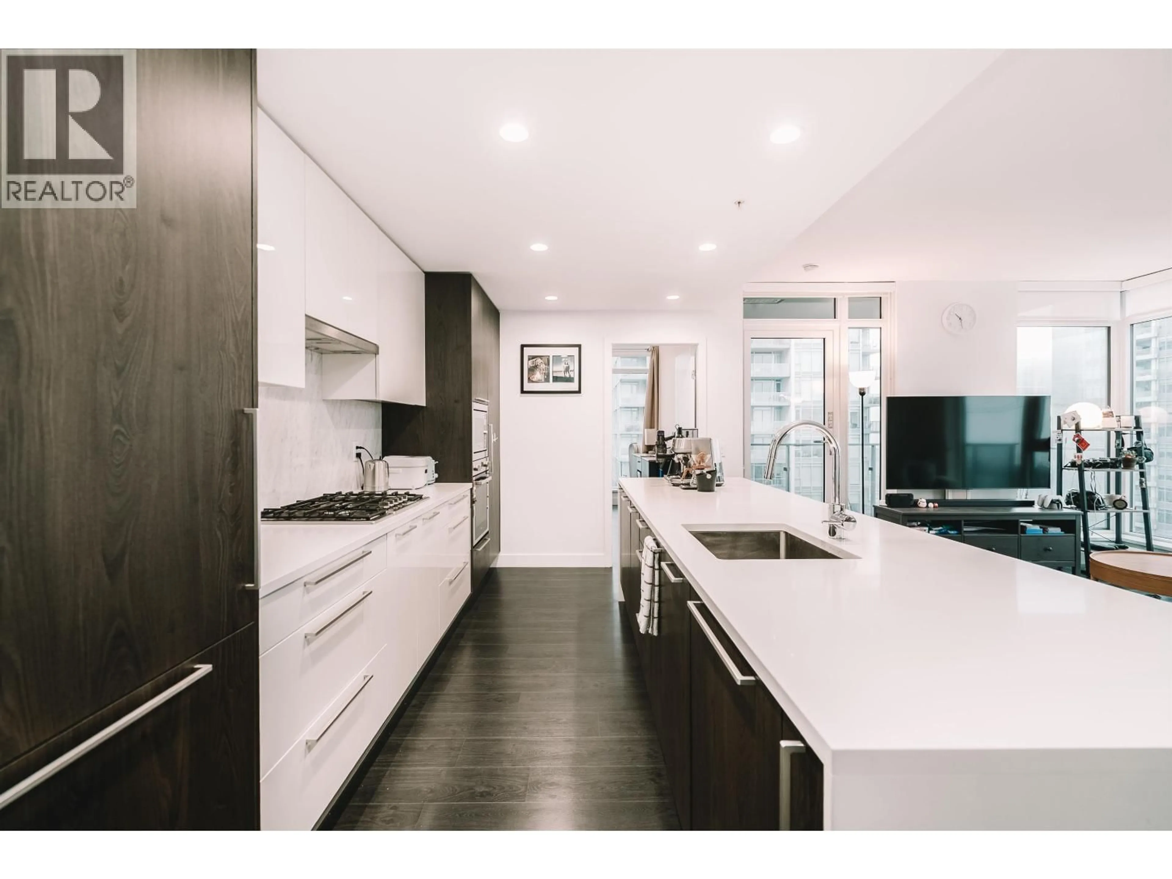 Contemporary kitchen, unknown for 1608 - 6398 SILVER AVENUE, Burnaby British Columbia V5H0K7