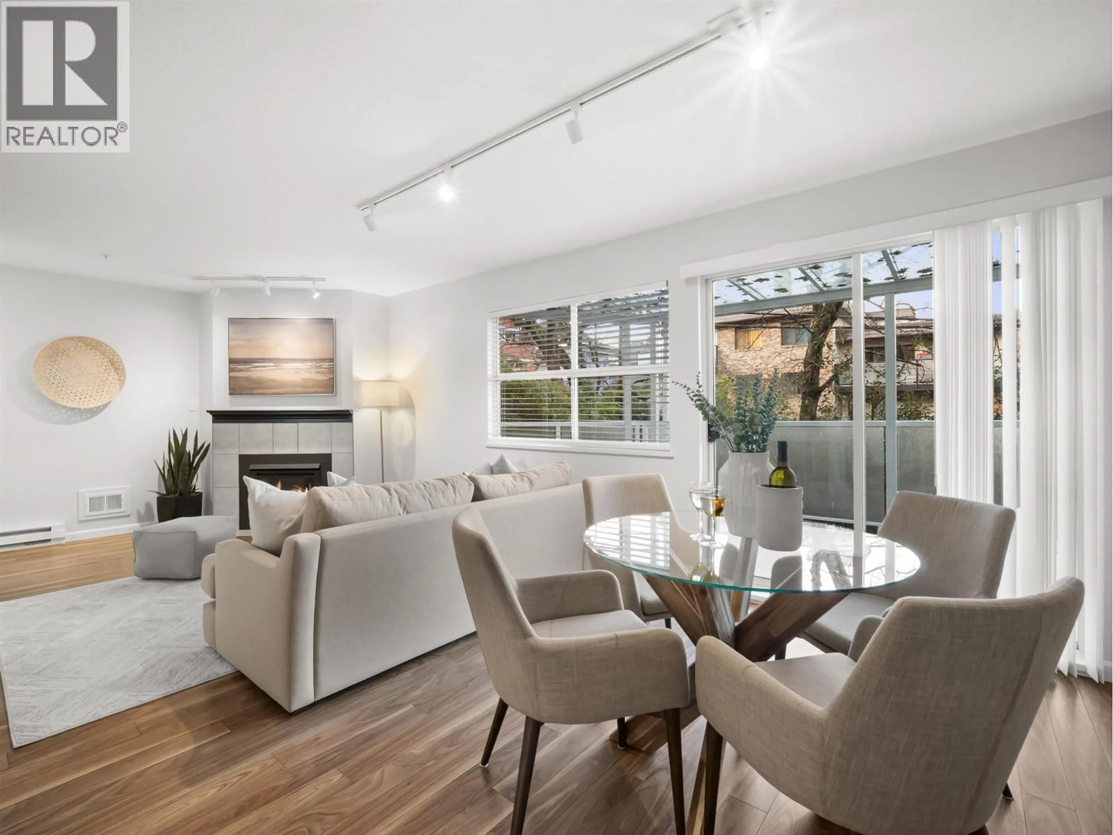 Living room with furniture, unknown for 935 8TH AVENUE, Vancouver British Columbia V5T1T7