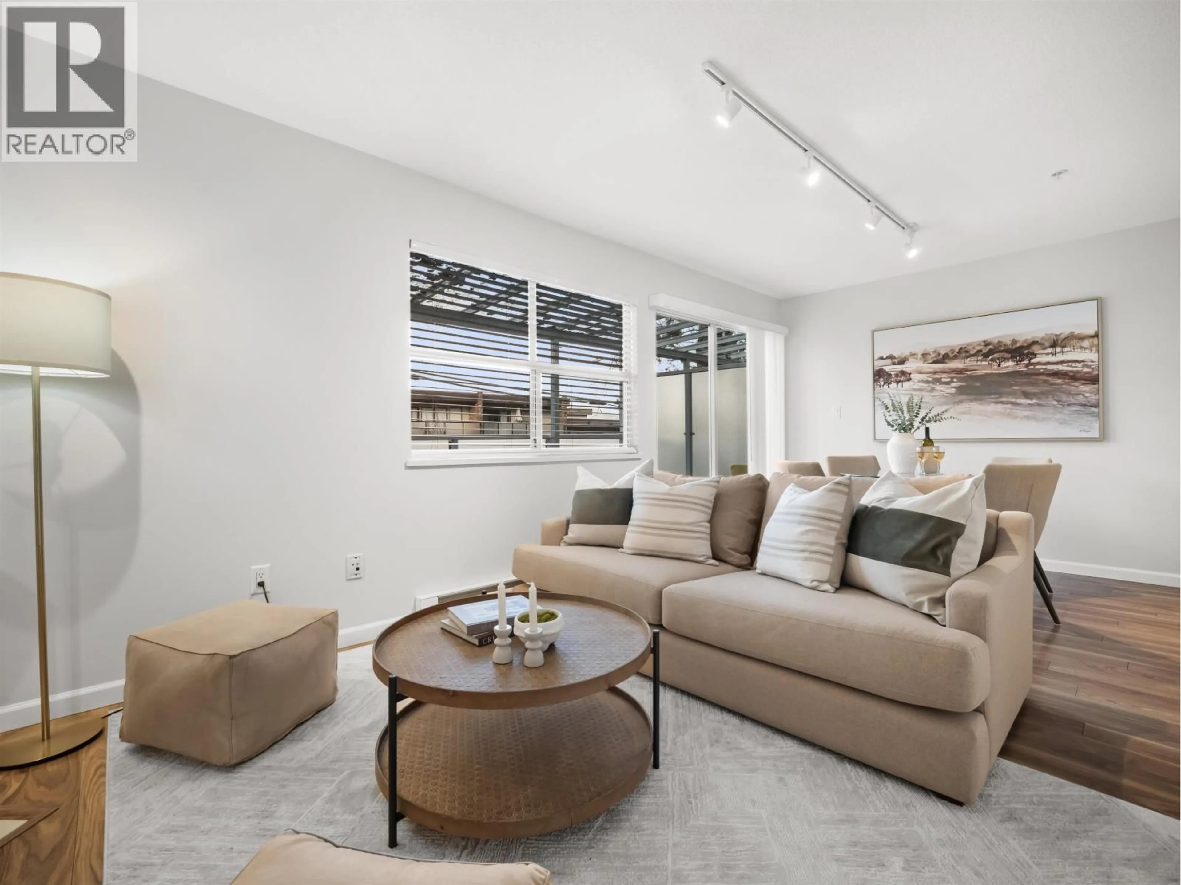 Living room with furniture, unknown for 935 8TH AVENUE, Vancouver British Columbia V5T1T7