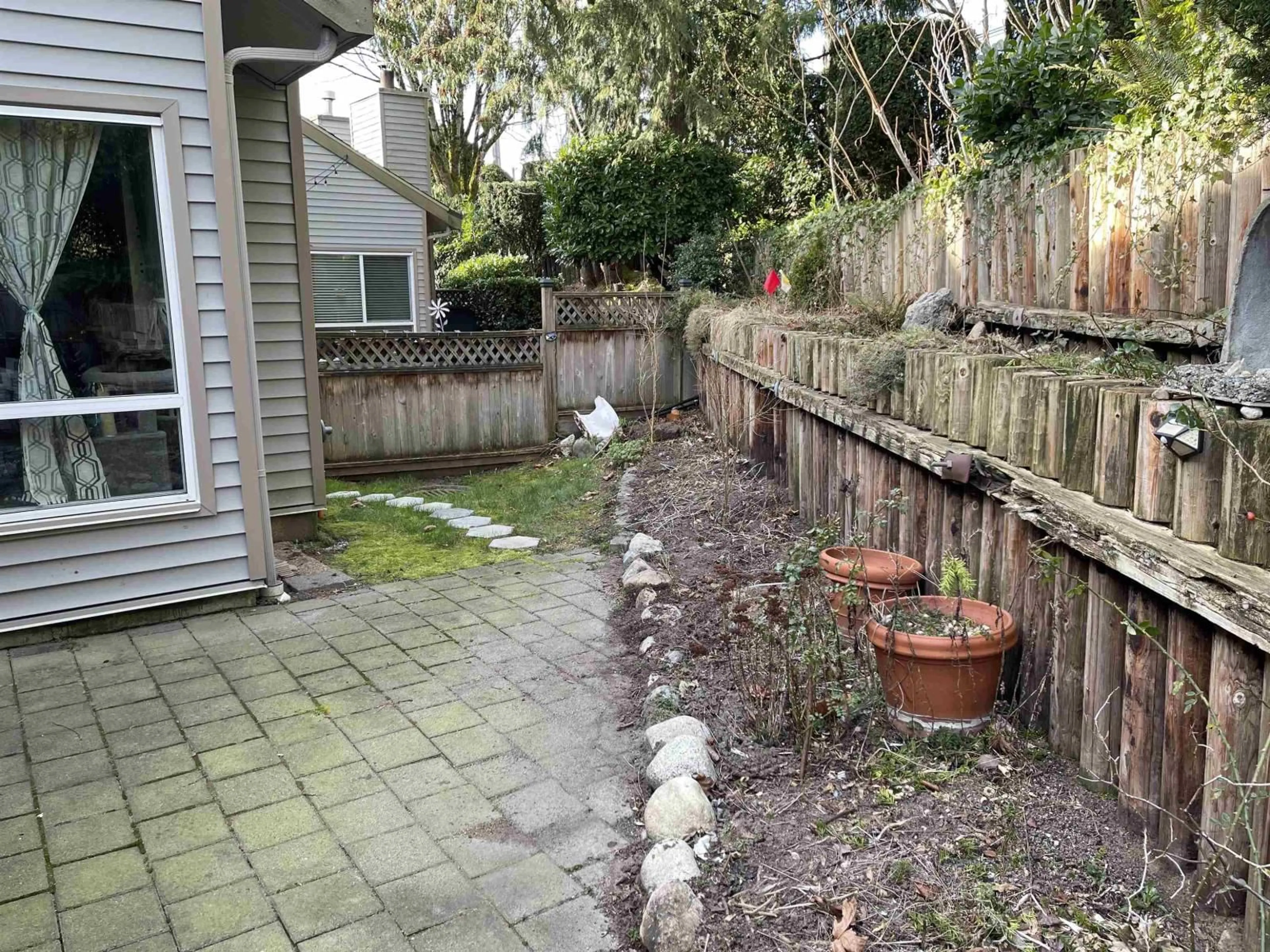 Patio, street for 19205 FAIRWAY DRIVE, Surrey British Columbia V3S5M8