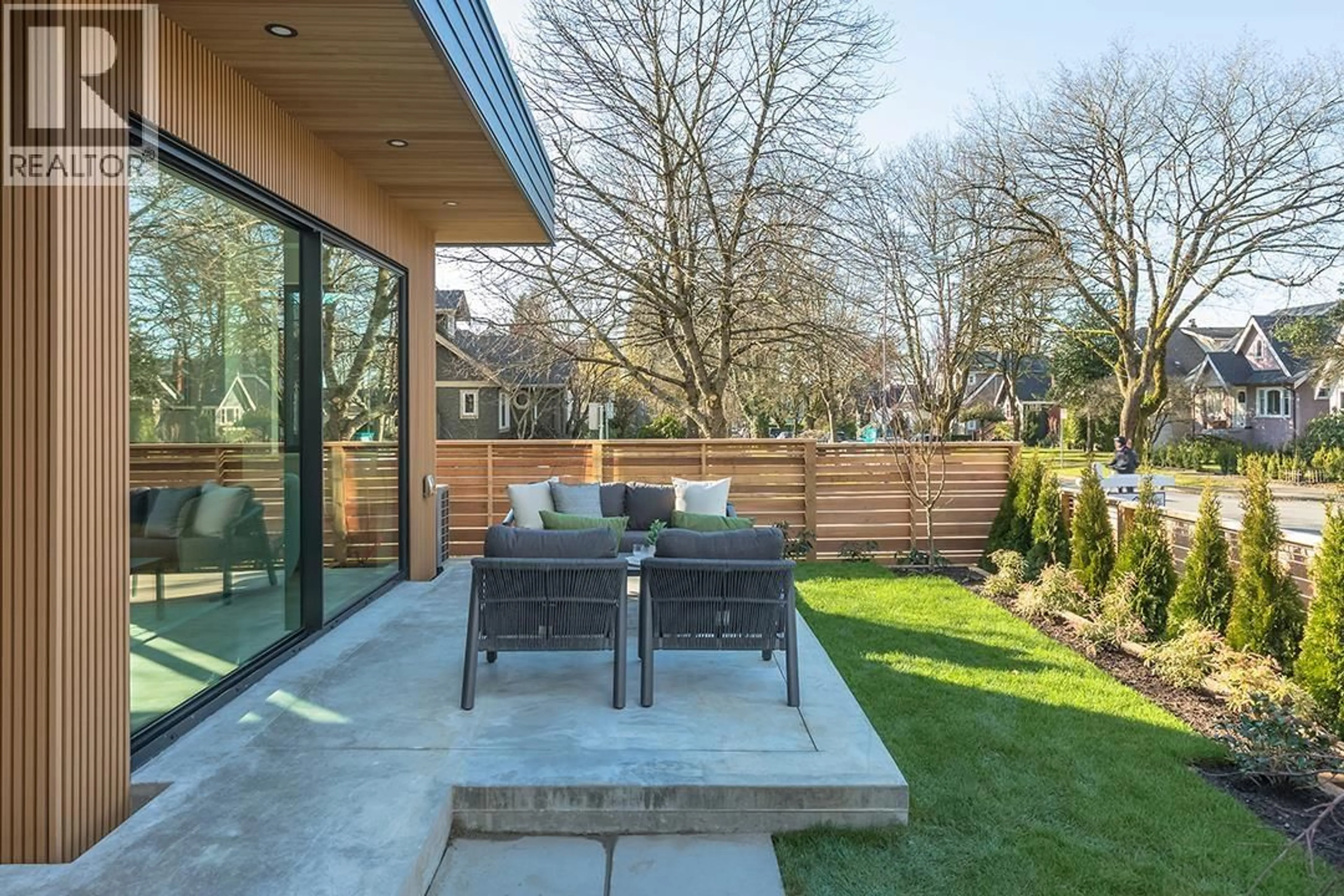 Patio, unknown for 396 21 AVENUE, Vancouver British Columbia V5Y2E5