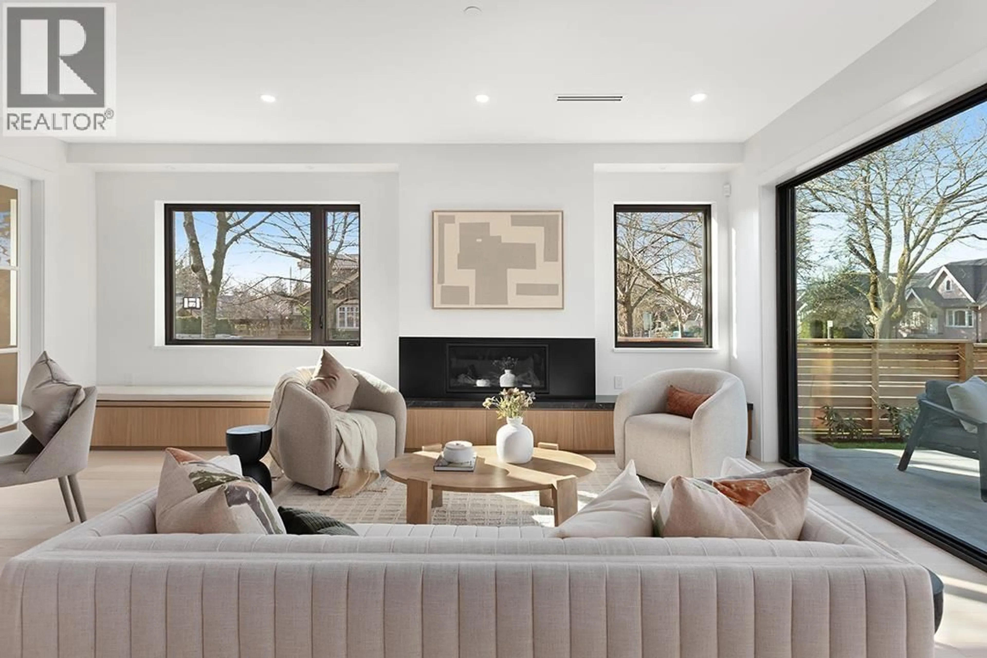 Living room with furniture, unknown for 396 21 AVENUE, Vancouver British Columbia V5Y2E5