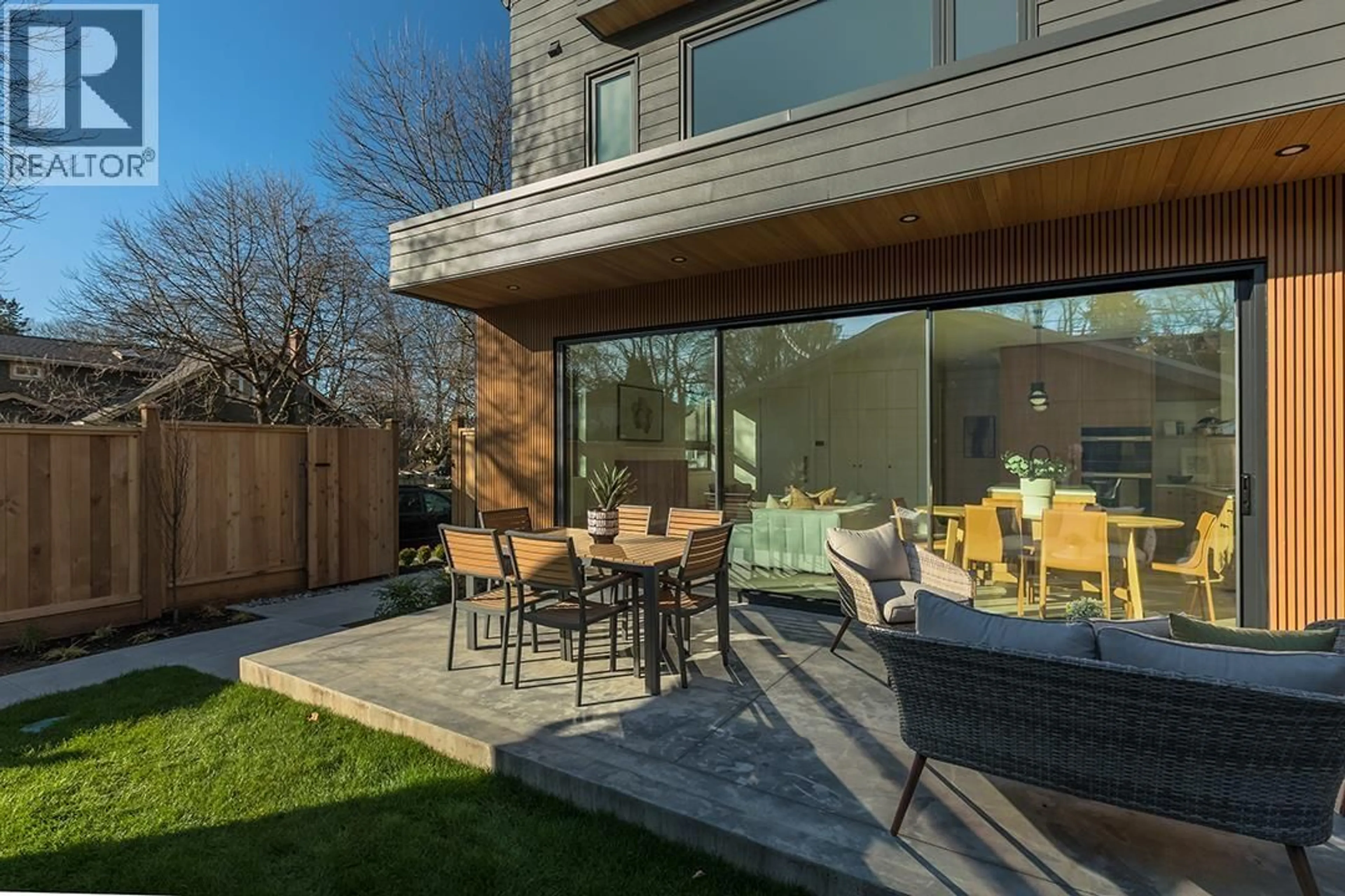 Patio, street for 3742 YUKON STREET, Vancouver British Columbia V5Y2E5