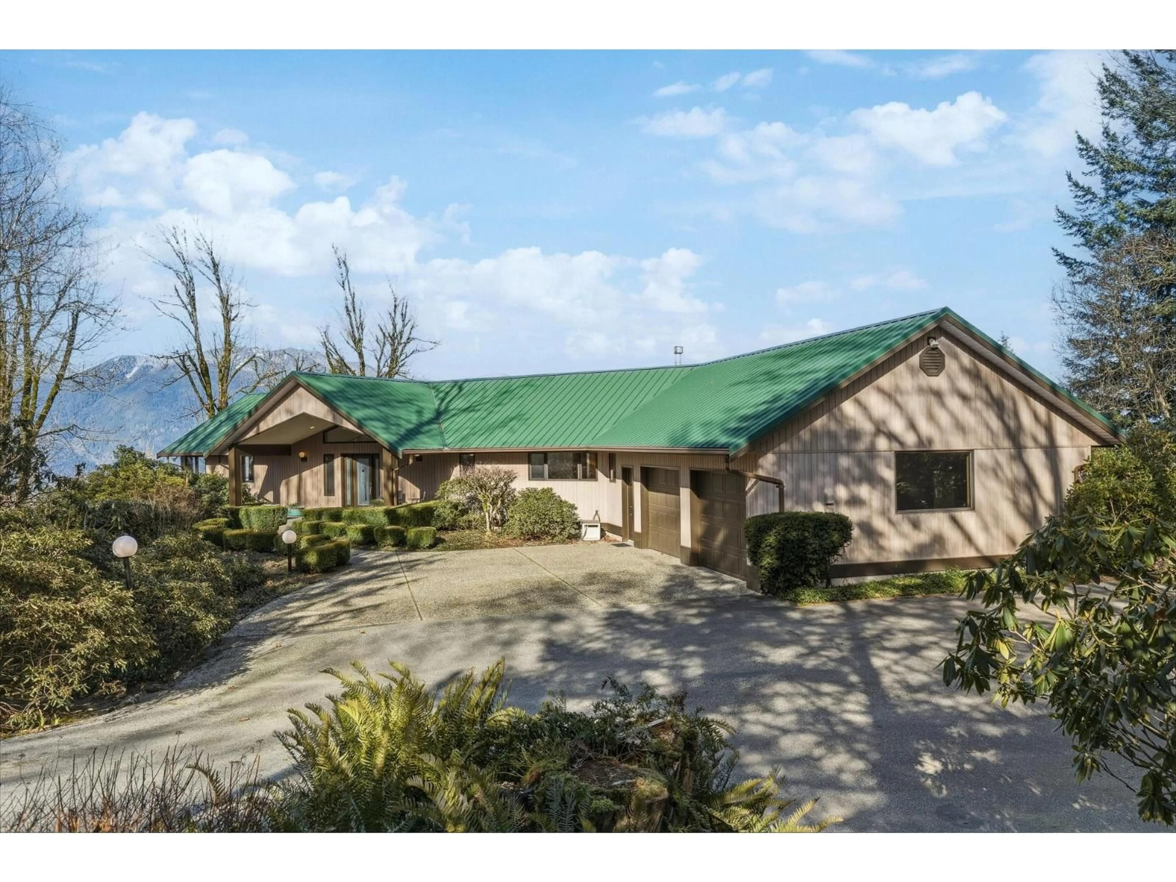 A pic from outside/outdoor area/front of a property/back of a property/a pic from drone, unknown for 43595 BRACKEN DRIVE, Chilliwack British Columbia V2R4A3