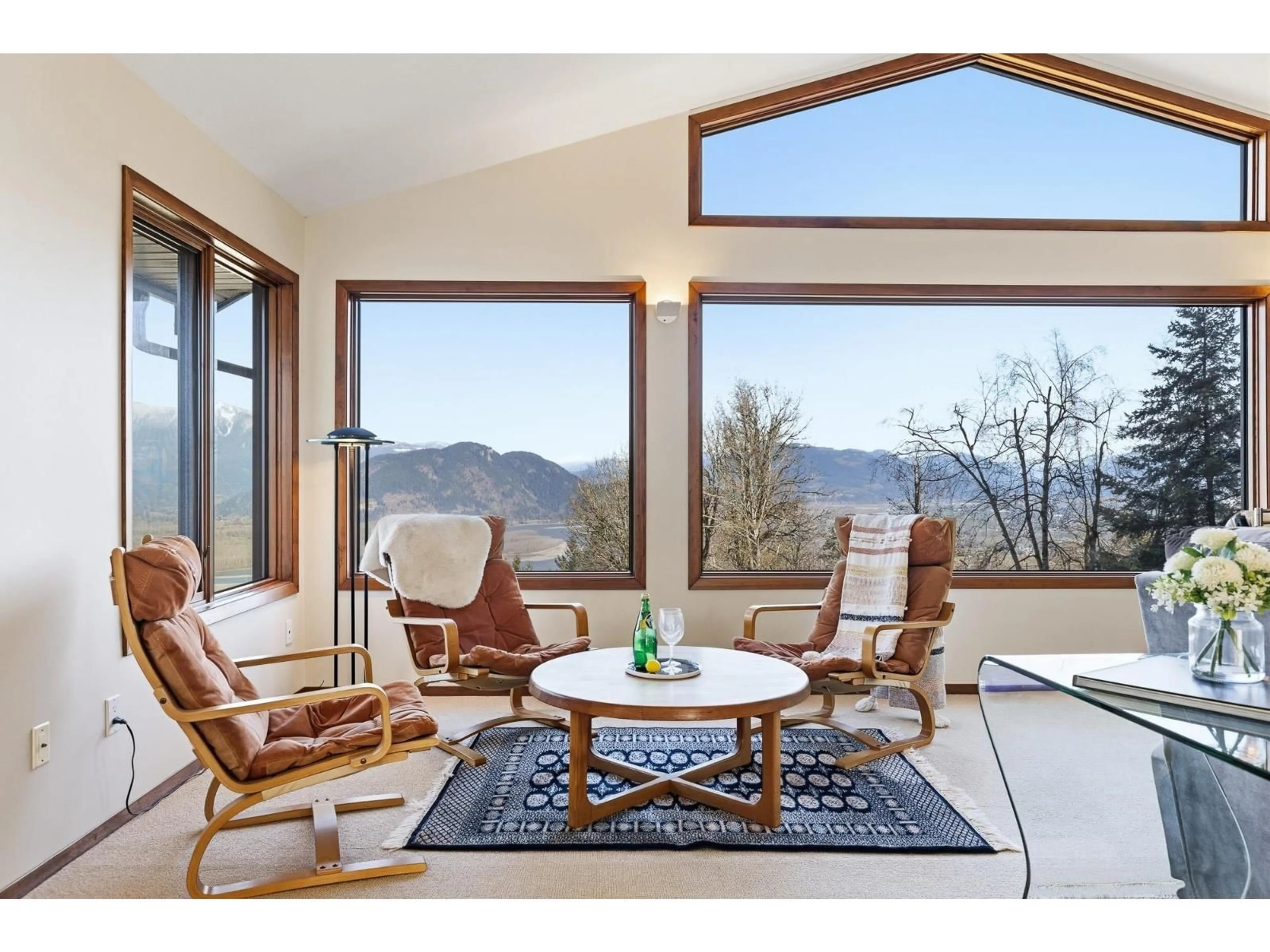 Living room with furniture, unknown for 43595 BRACKEN DRIVE, Chilliwack British Columbia V2R4A3