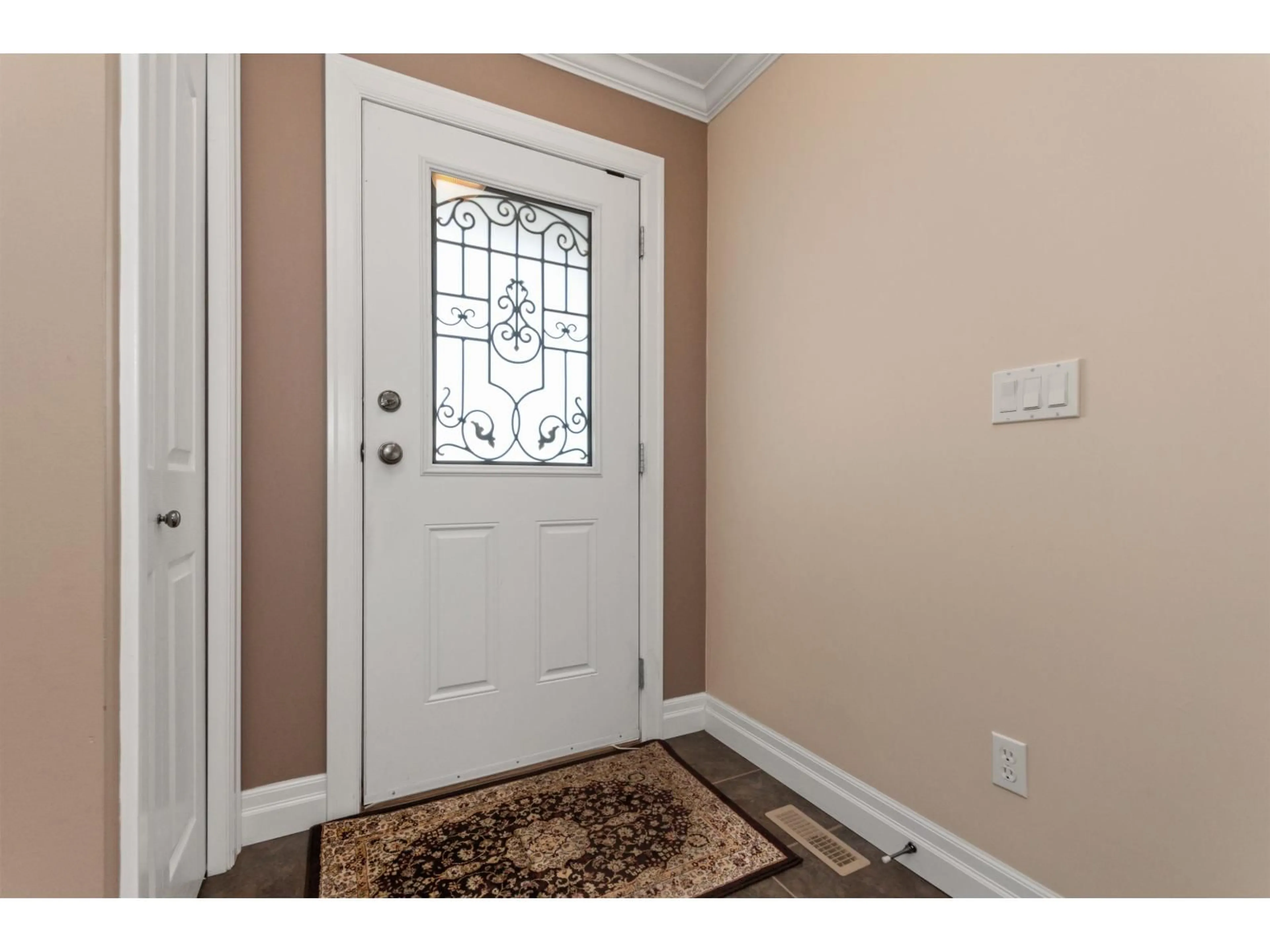 Indoor entryway for 4 - 6449 BLACKWOOD LANE, Chilliwack British Columbia V2R5X5