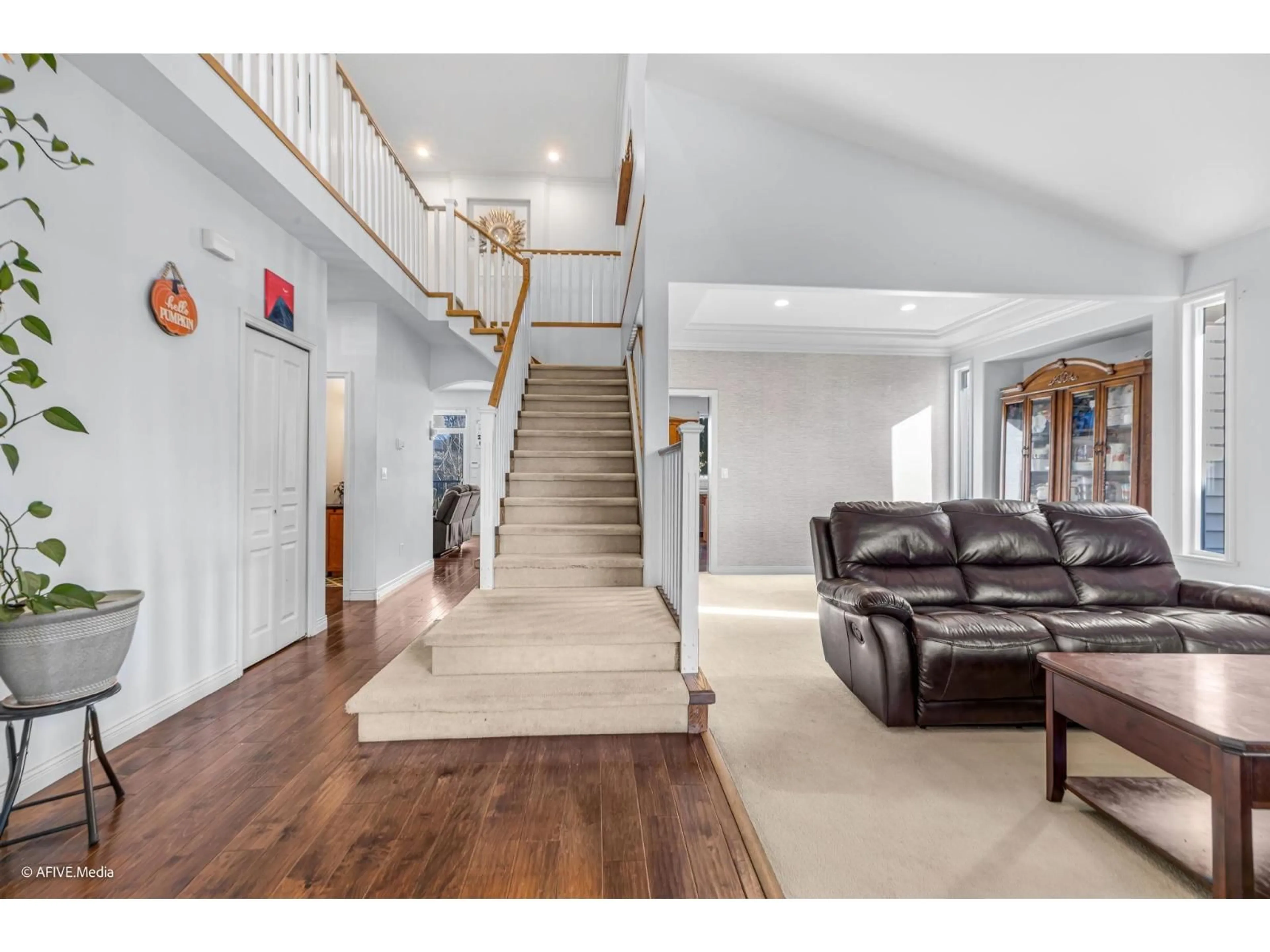 Indoor foyer for 2898 BUFFER CRESCENT, Abbotsford British Columbia V4X2S5