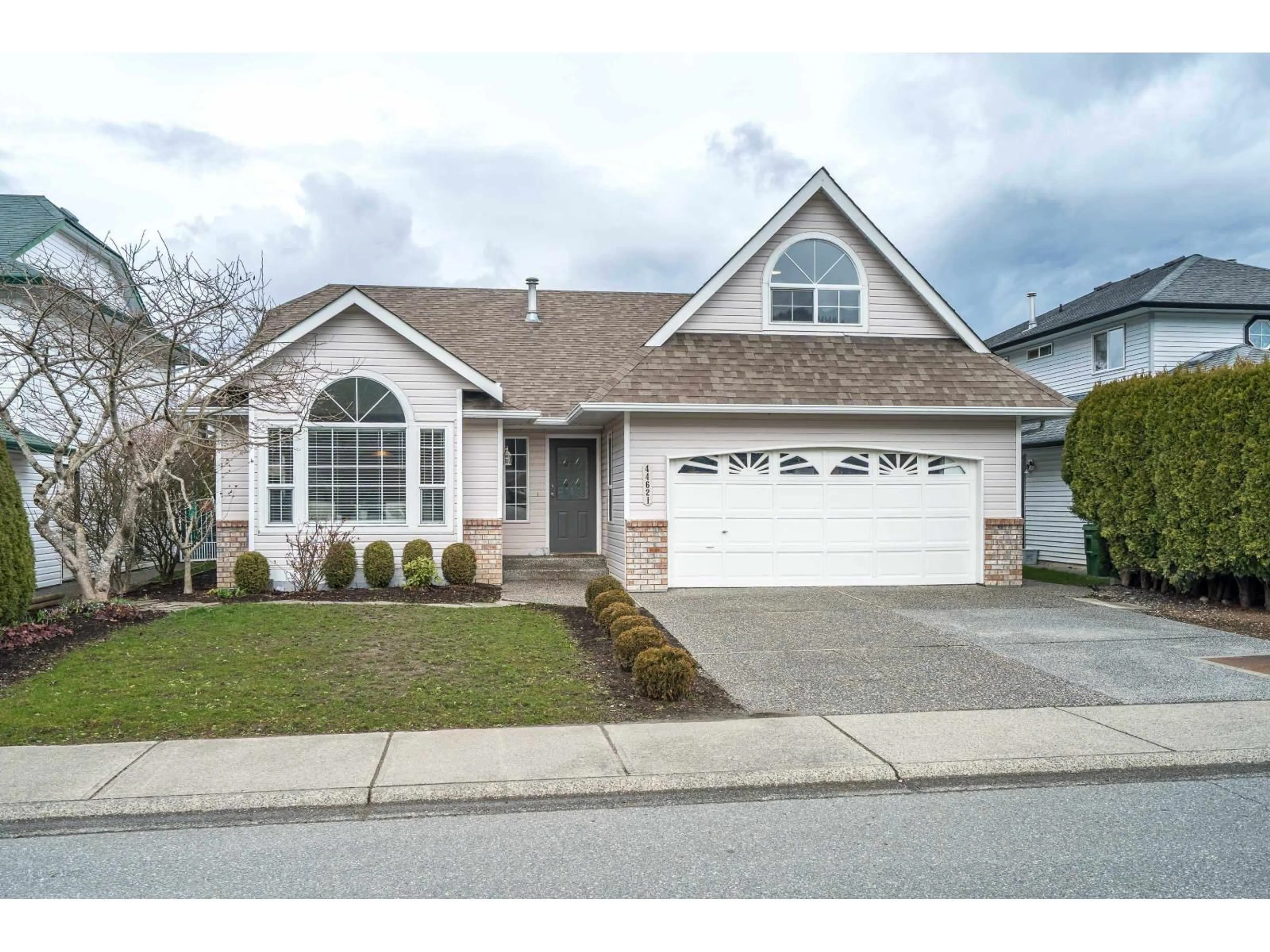 Home with vinyl exterior material, street for 44621 MONTE VISTA DRIVE, Chilliwack British Columbia V2R3K5