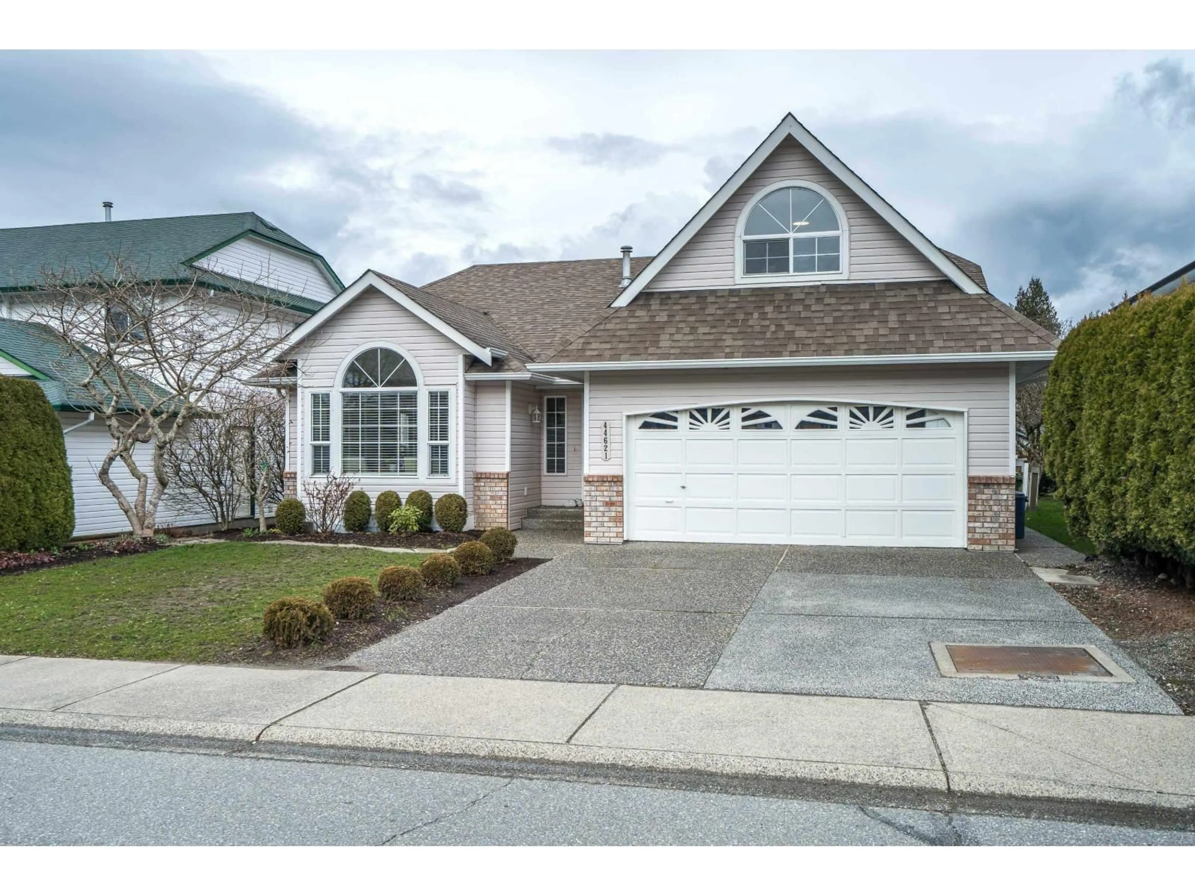 Home with vinyl exterior material, street for 44621 MONTE VISTA DRIVE, Chilliwack British Columbia V2R3K5
