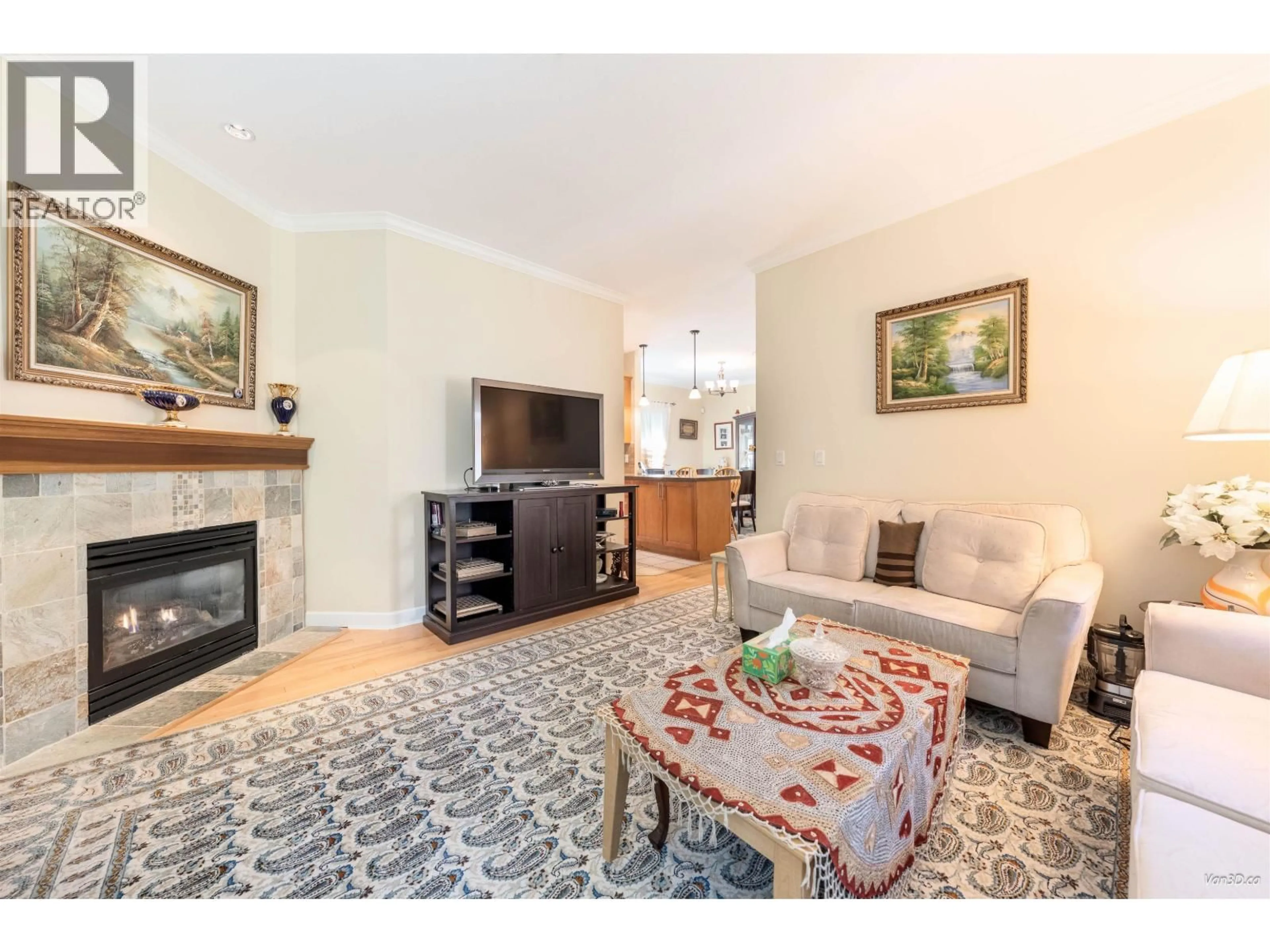 Living room with furniture, unknown for 15 - 3150 SUNNYHURST ROAD, North Vancouver British Columbia V7K2G3