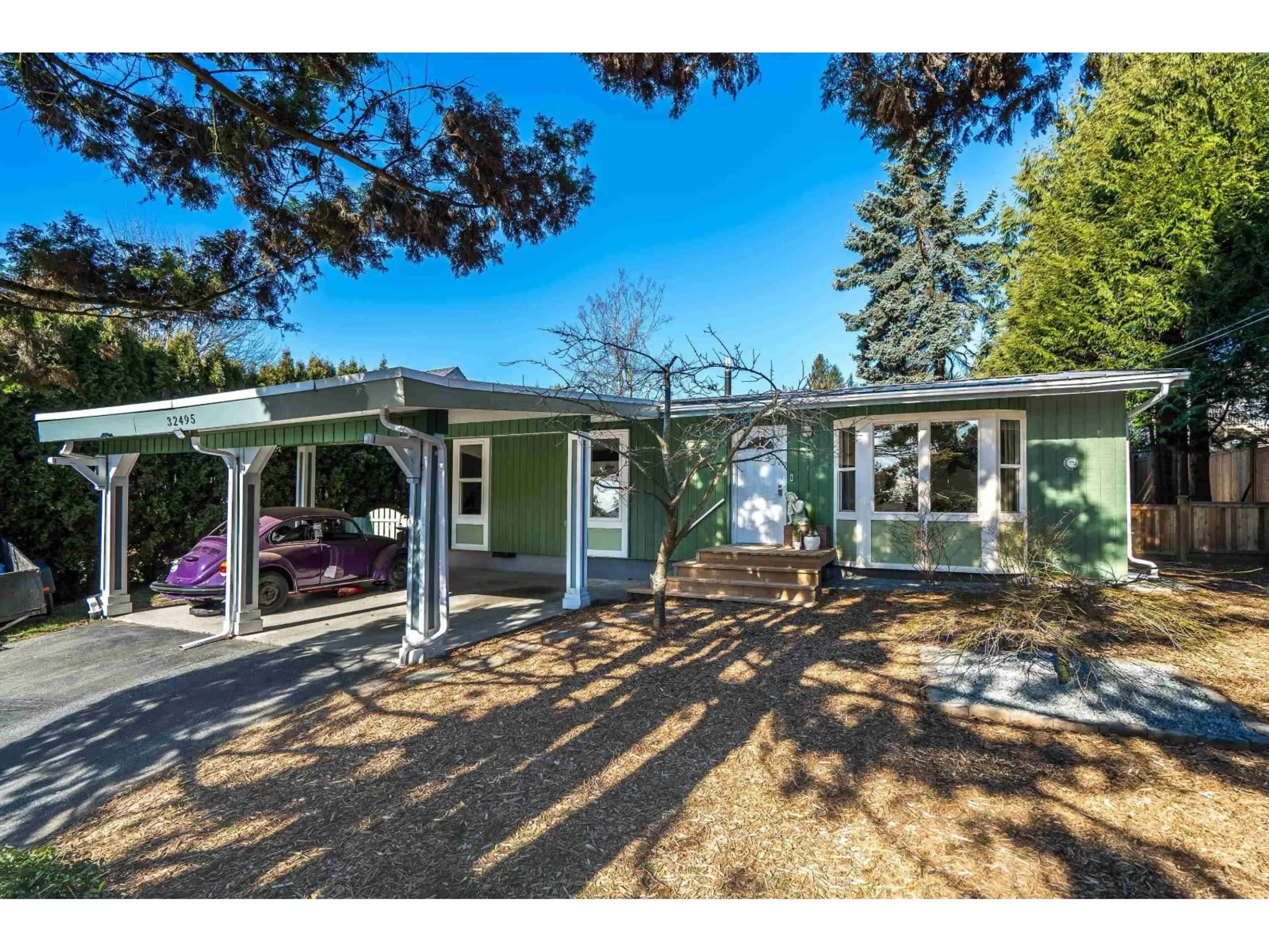 Home with vinyl exterior material, street for 32495 MCRAE AVENUE, Mission British Columbia V2V2L6