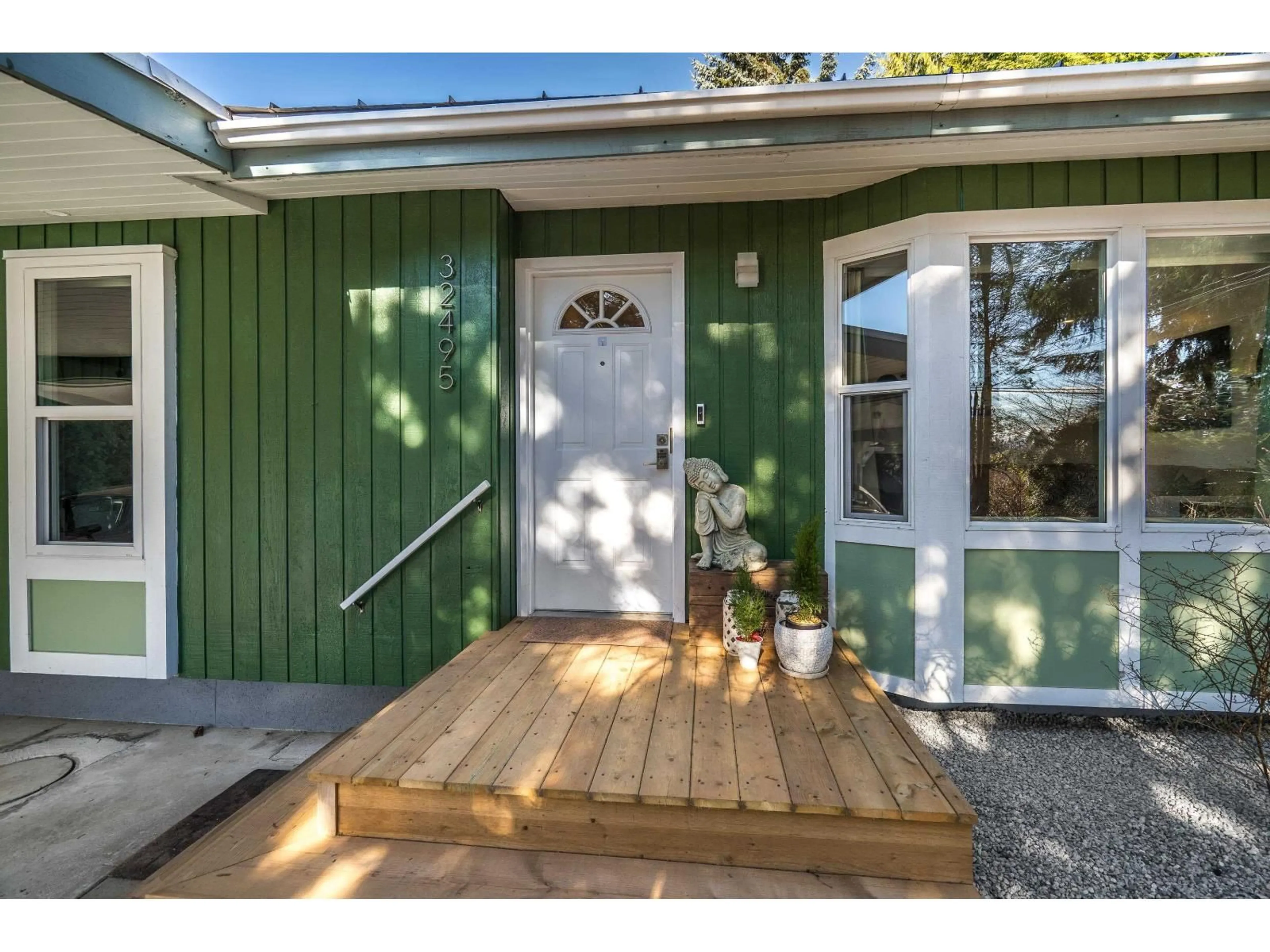 Indoor entryway for 32495 MCRAE AVENUE, Mission British Columbia V2V2L6