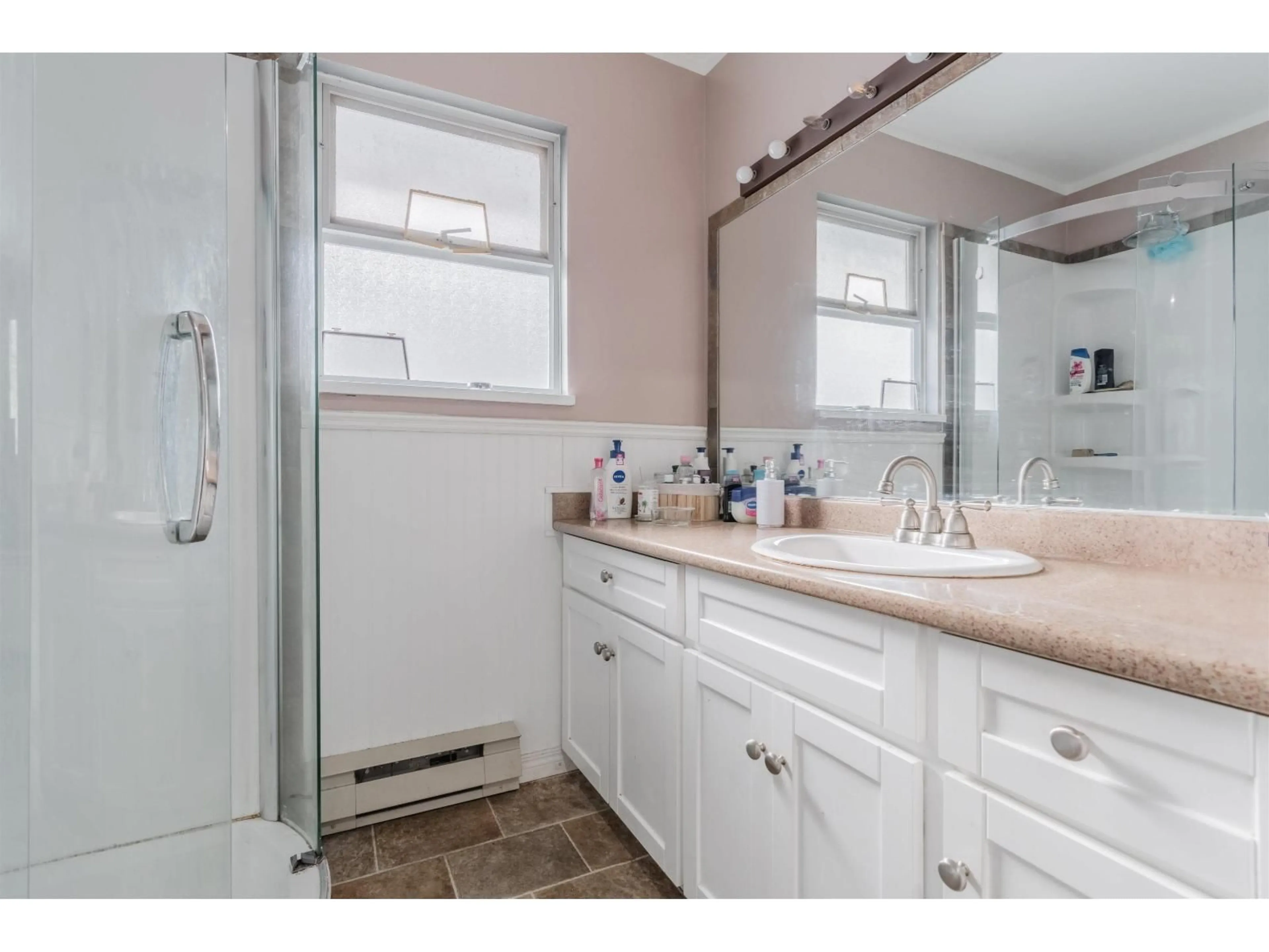 Standard bathroom, ceramic/tile floor for 2907 CROSSLEY DRIVE, Abbotsford British Columbia V2T5H1