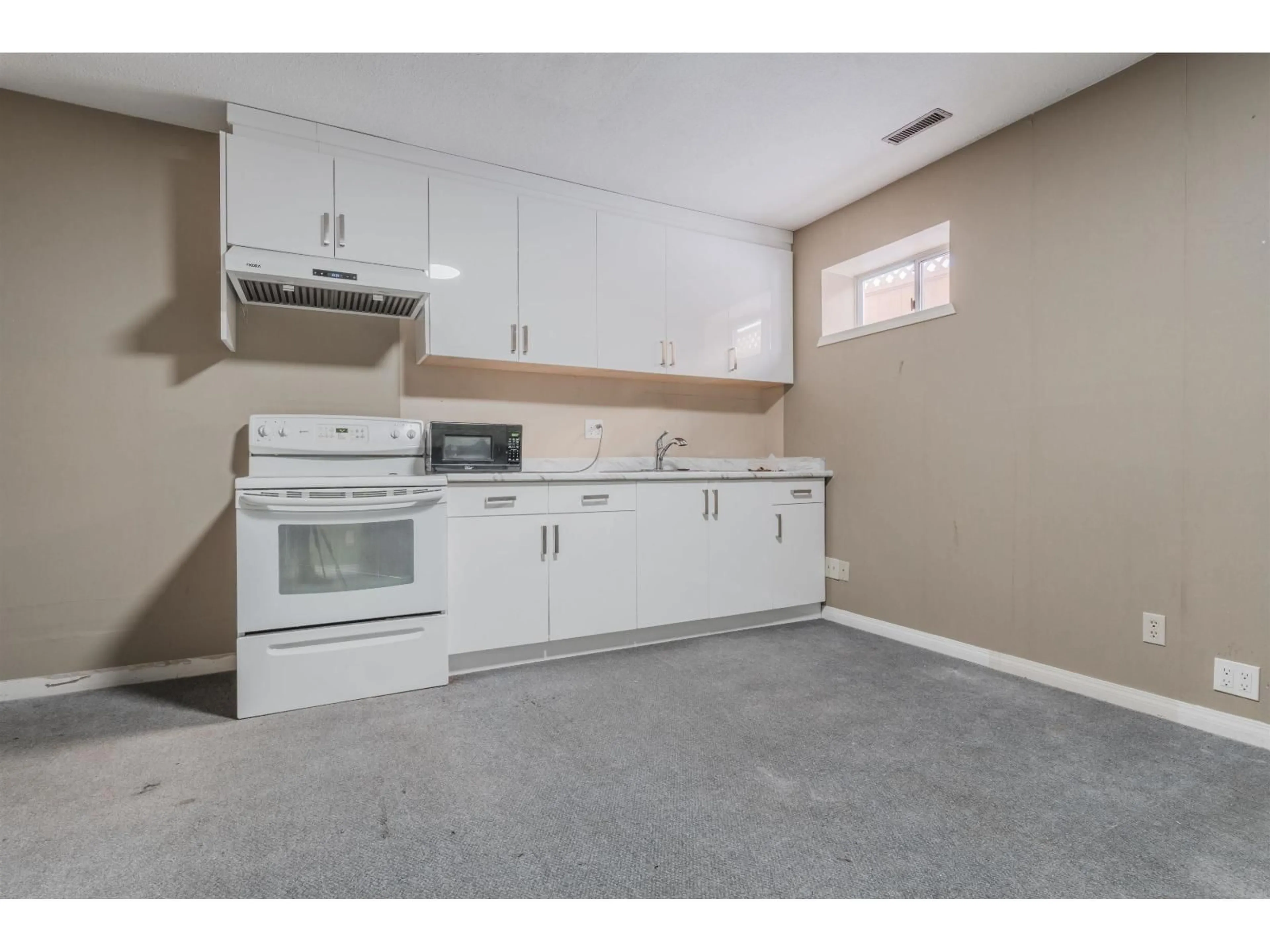 Standard kitchen, unknown for 2907 CROSSLEY DRIVE, Abbotsford British Columbia V2T5H1