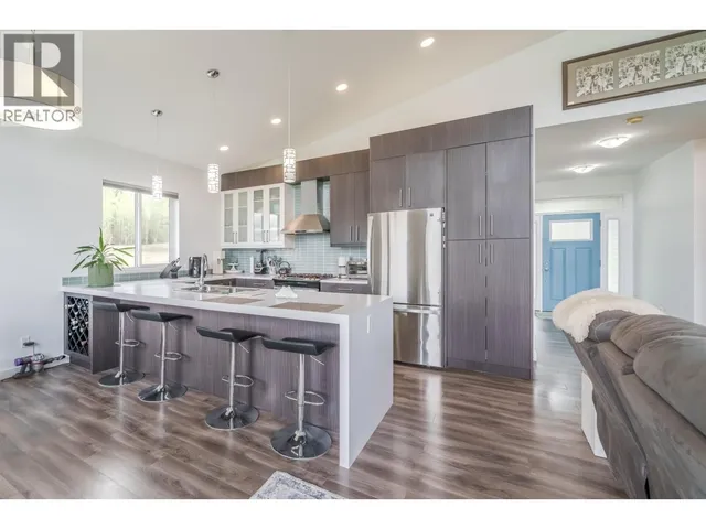 6199 HUNT ROAD, 100 Mile House 5