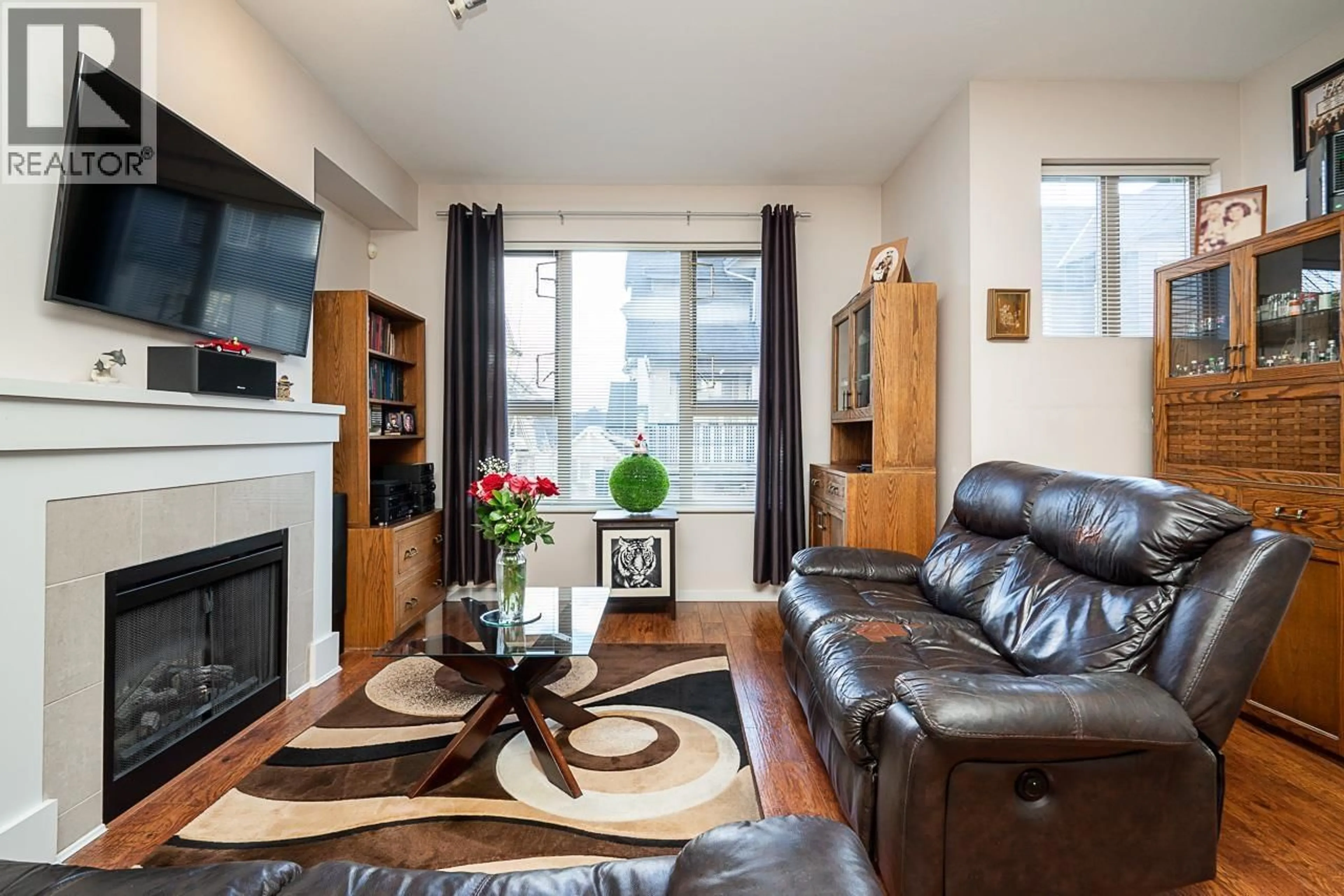 Living room with furniture, wood/laminate floor for 57 - 1370 PURCELL DRIVE, Coquitlam British Columbia V3E0A5