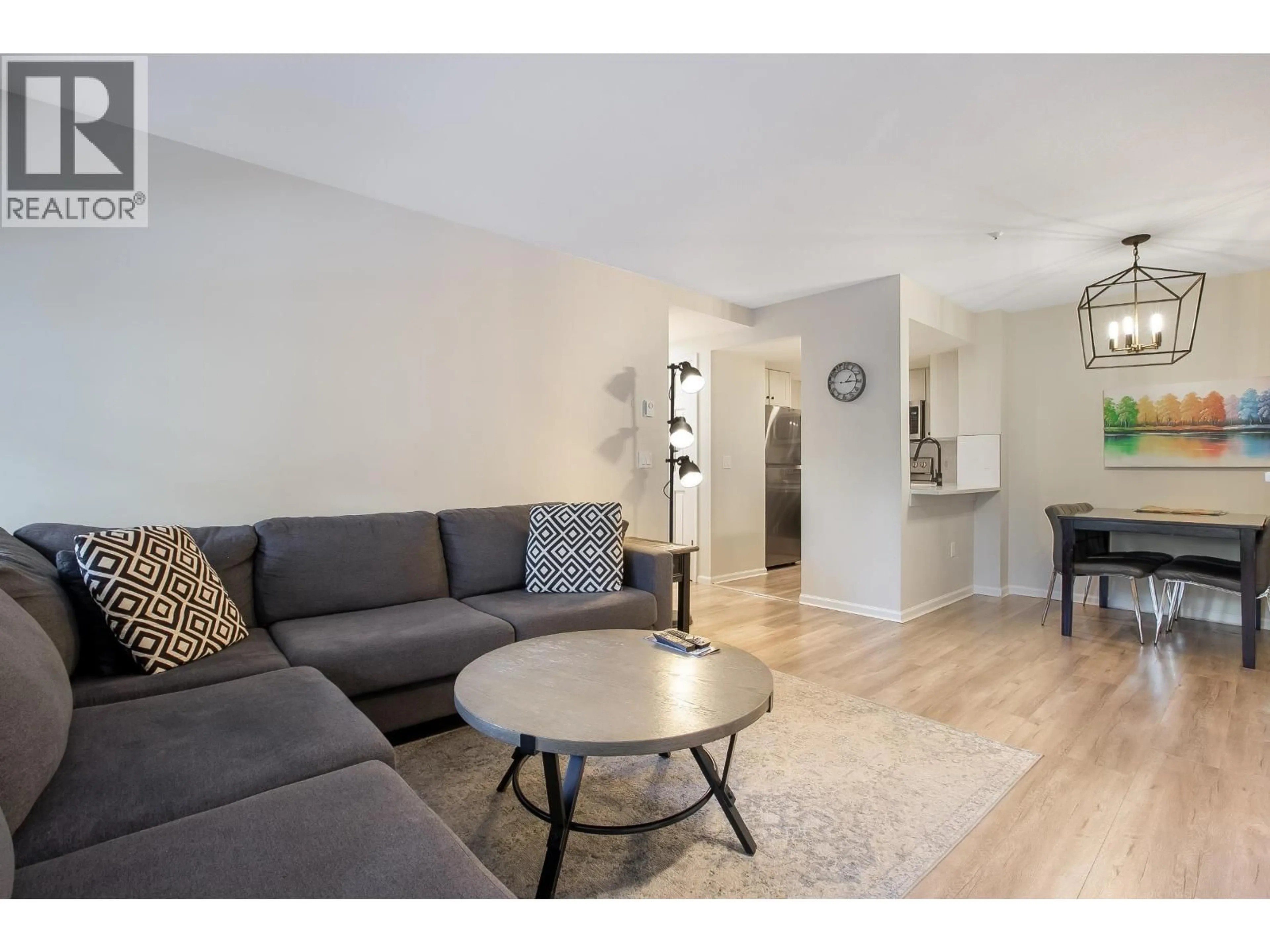 Living room with furniture, wood/laminate floor for 20 - 4355 NORTHLANDS BOULEVARD, Whistler British Columbia V8E1C3