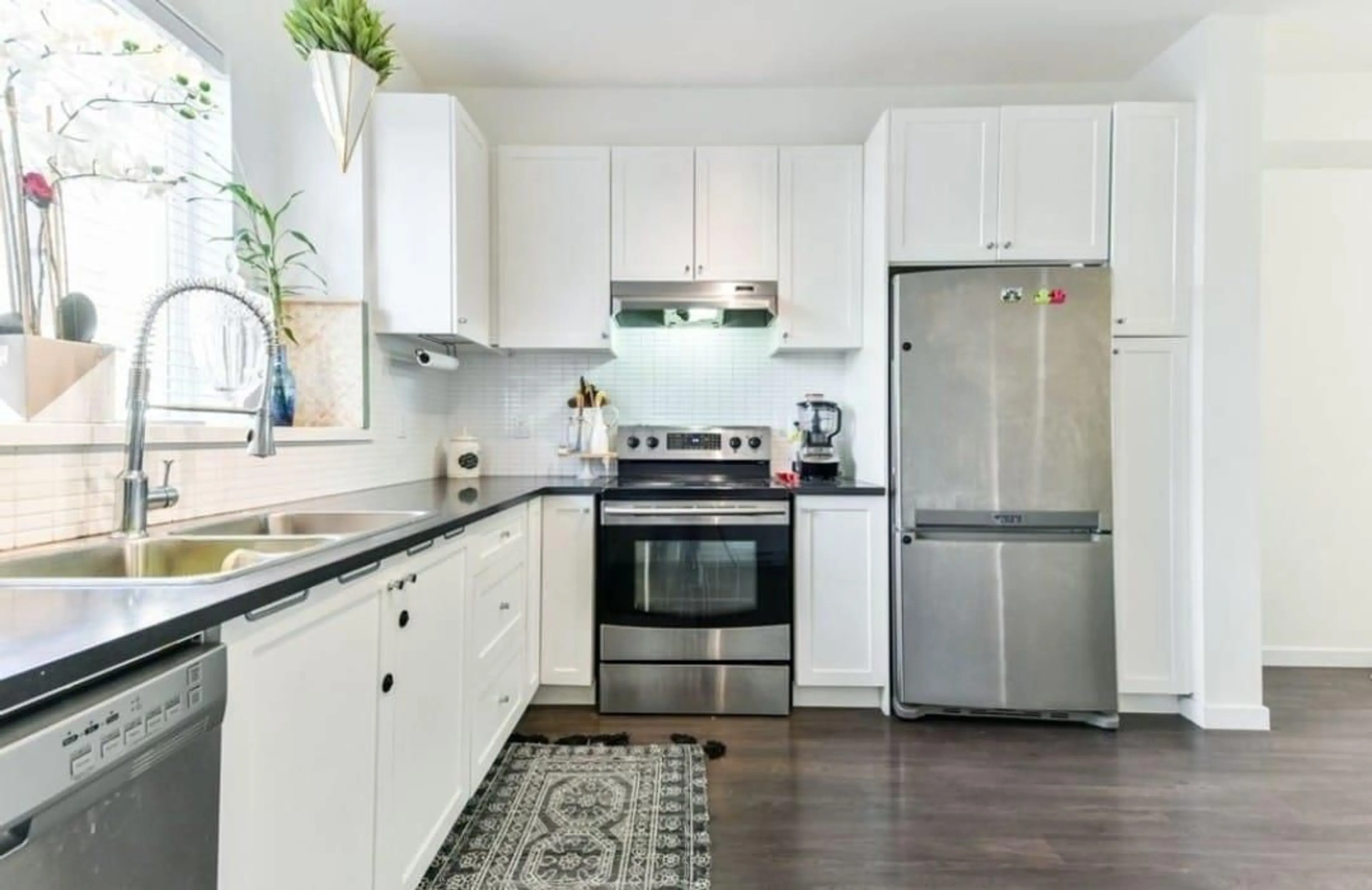 Open concept kitchen, unknown for 16 - 14955 60 AVENUE, Surrey British Columbia V3S1R8