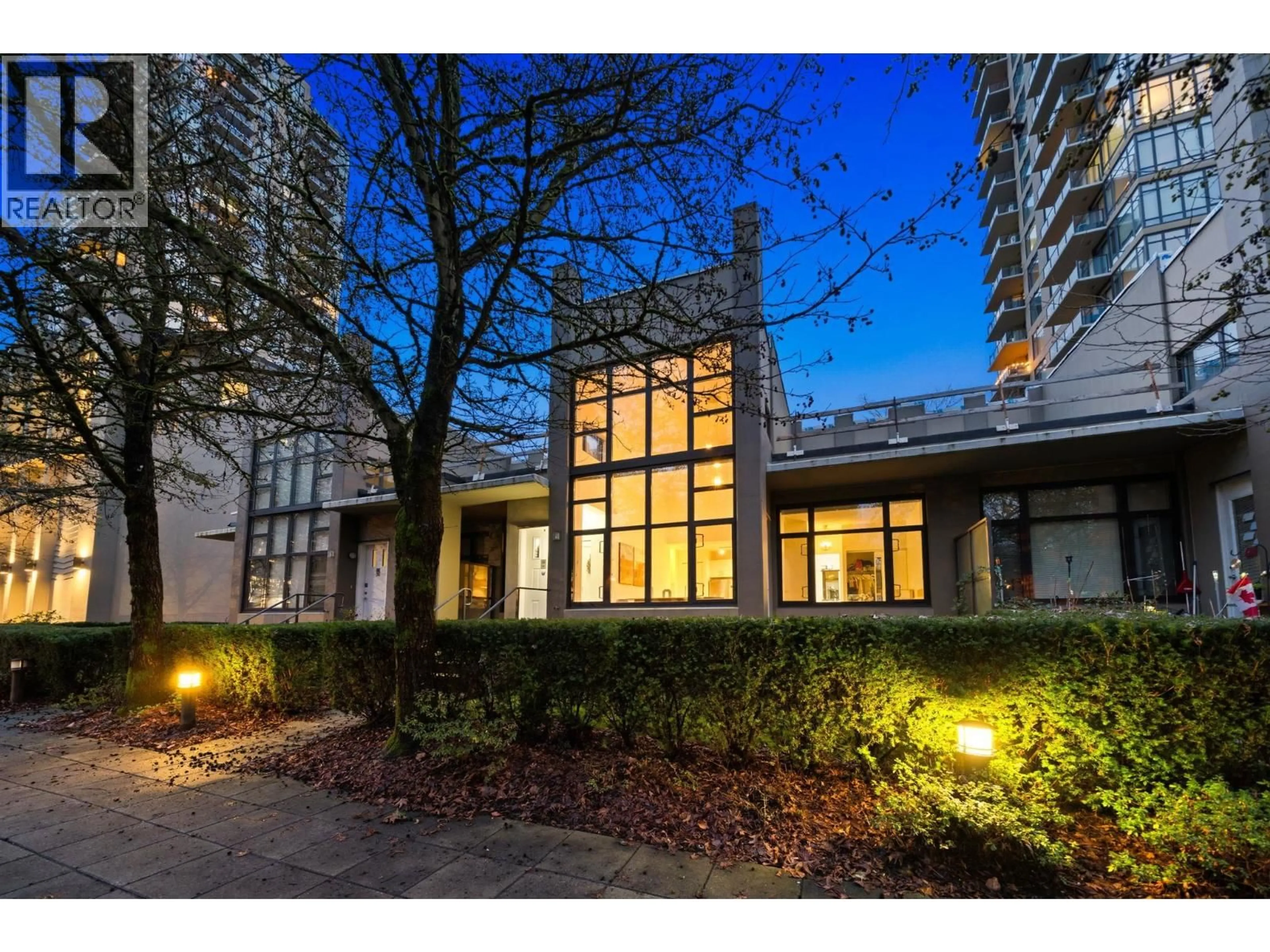 Indoor foyer for TH23 - 2345 MADISON AVENUE, Burnaby British Columbia V5C0B4
