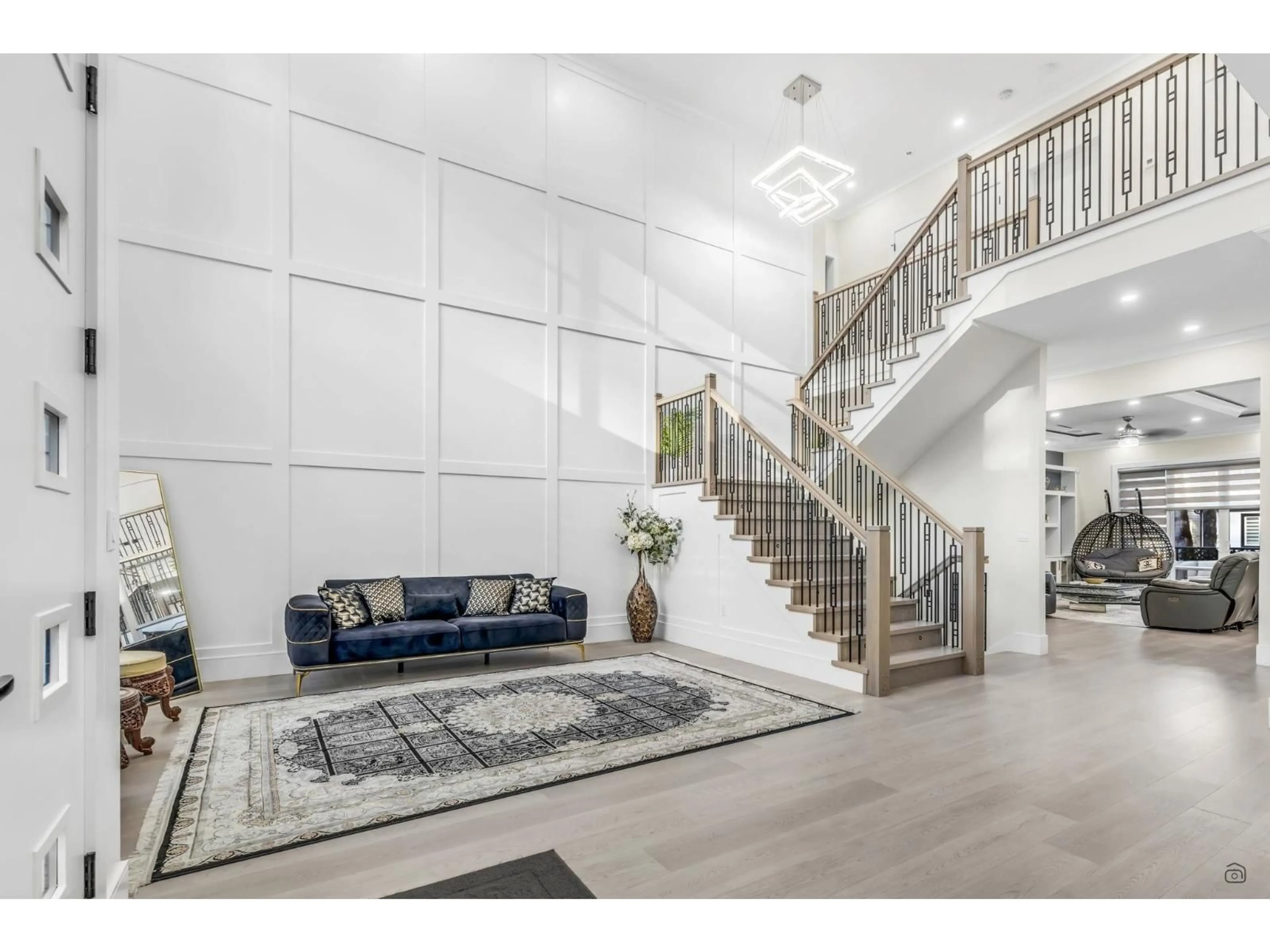 Indoor foyer for 19723 31A AVENUE, Langley British Columbia V2Z0B2