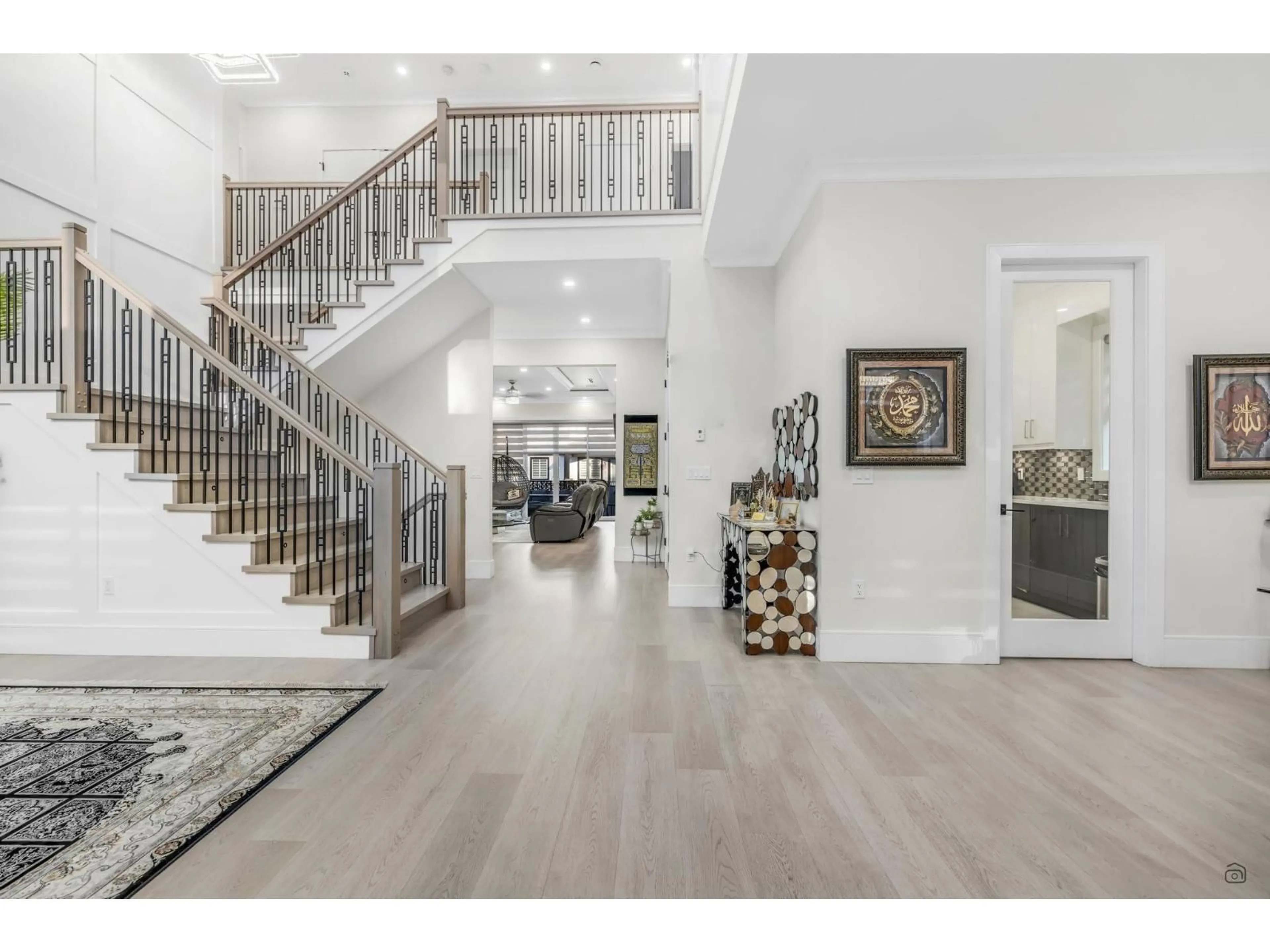 Indoor foyer for 19723 31A AVENUE, Langley British Columbia V2Z0B2