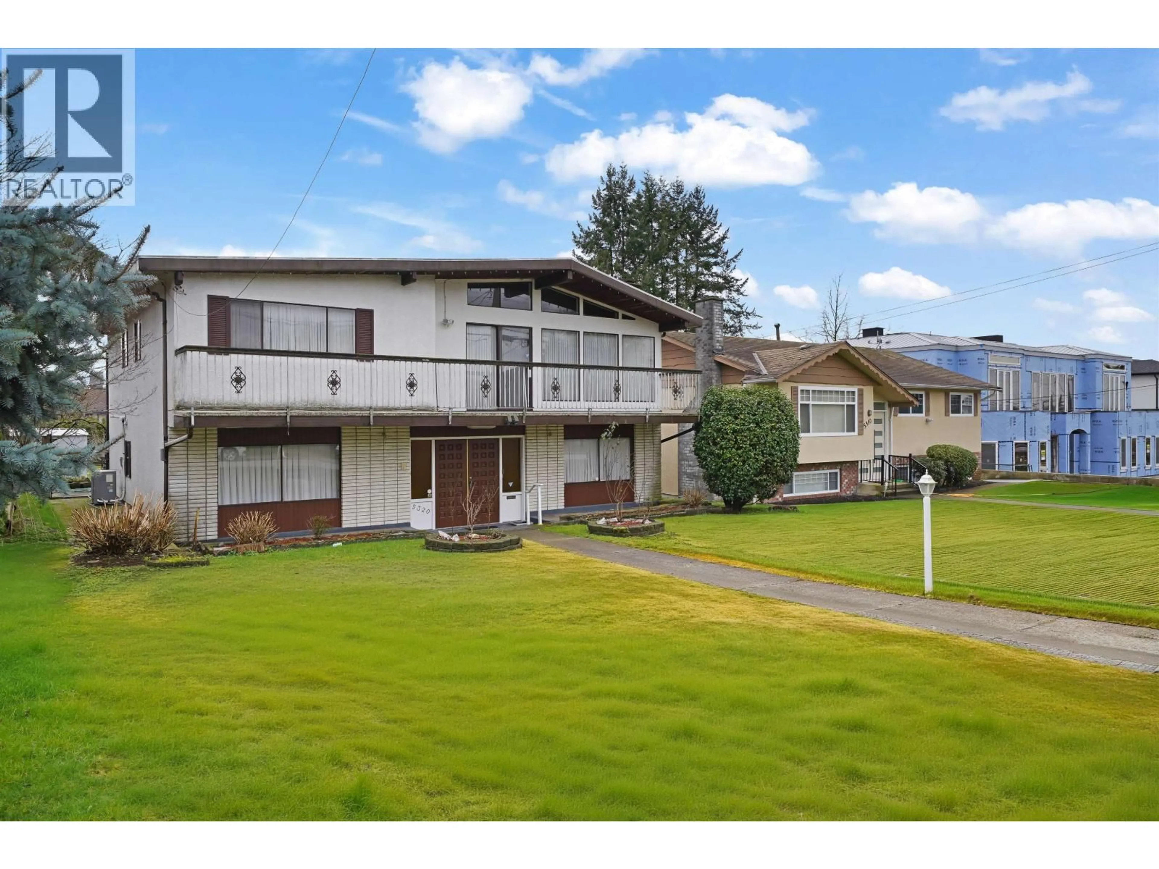 A pic from outside/outdoor area/front of a property/back of a property/a pic from drone, mountain view for 5320 SPRUCE STREET, Burnaby British Columbia V5G1Y6