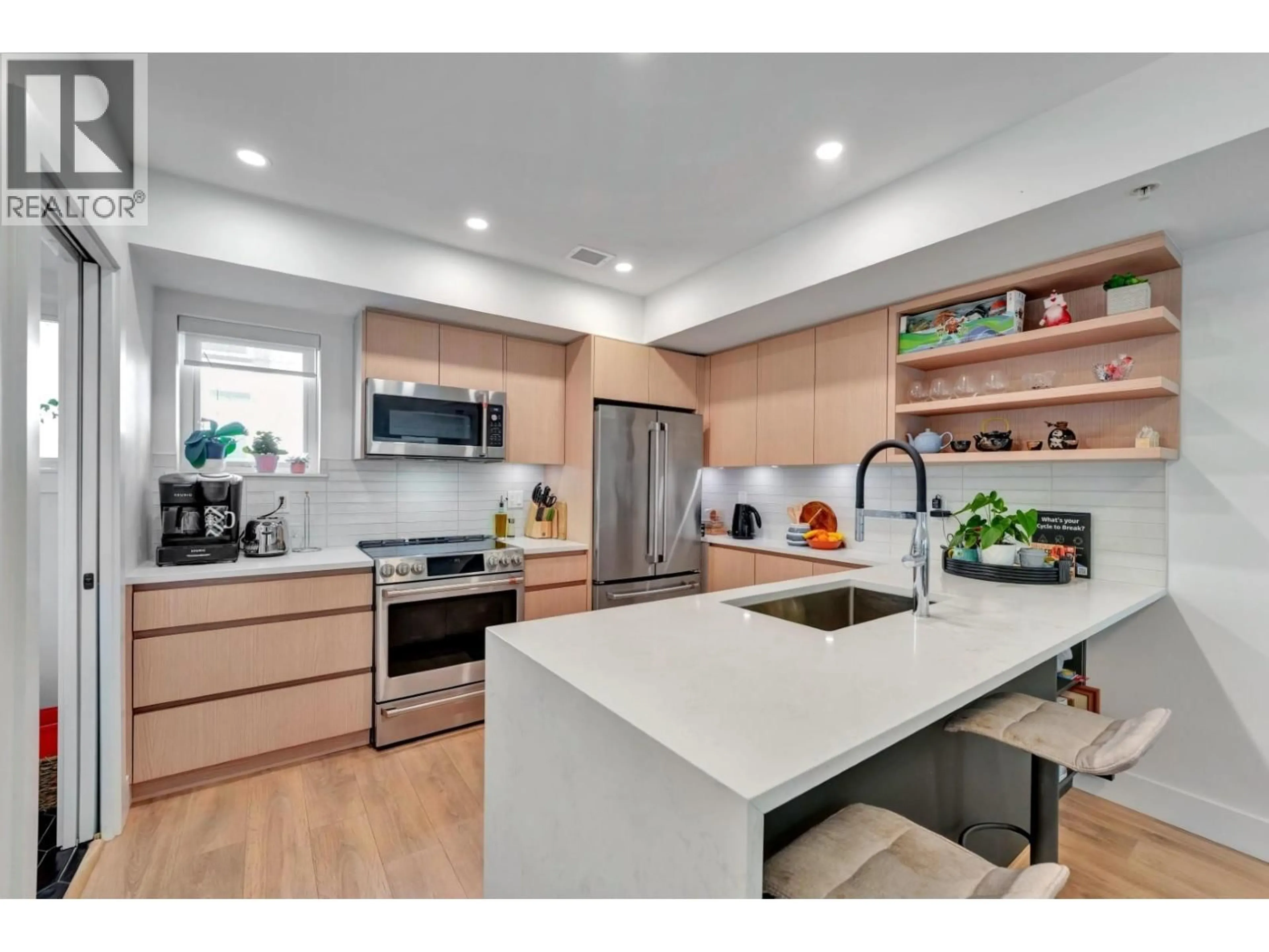 Open concept kitchen, unknown for 3 - 752 3RD STREET, North Vancouver British Columbia V7L1G9