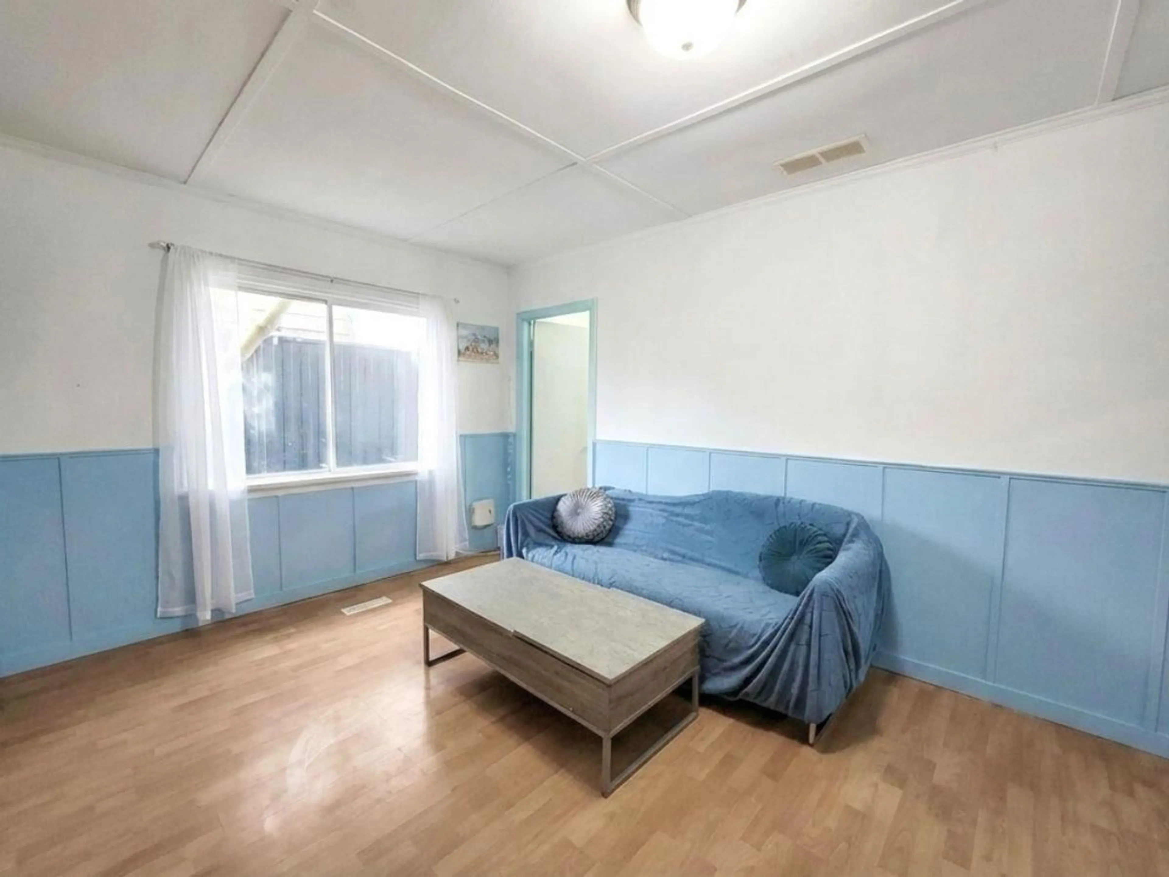 A pic of a room for 942 LEE STREET, White Rock British Columbia V4B4N8