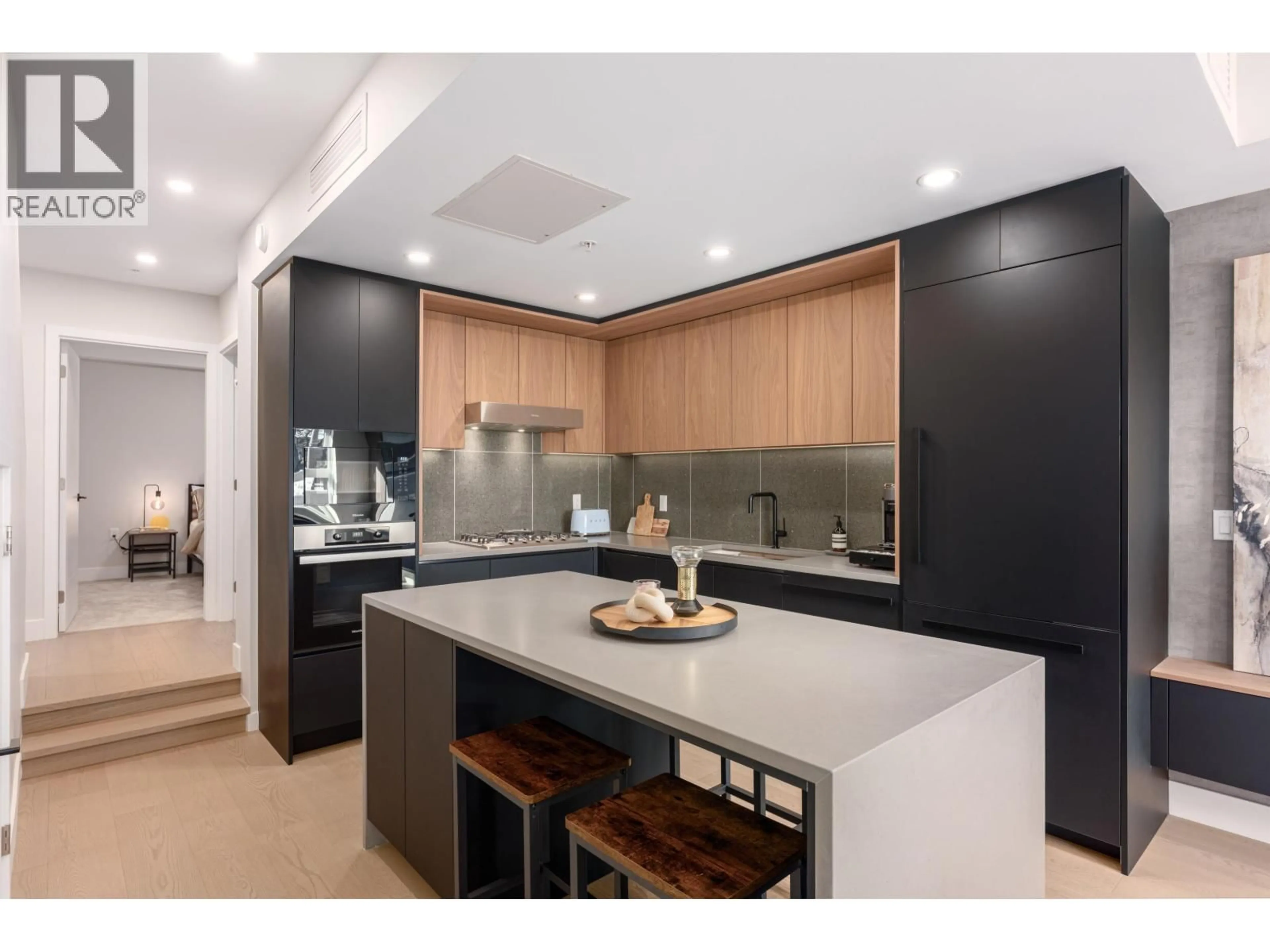 Contemporary kitchen, unknown for 135 41ST AVENUE, Vancouver British Columbia V5Y2S2