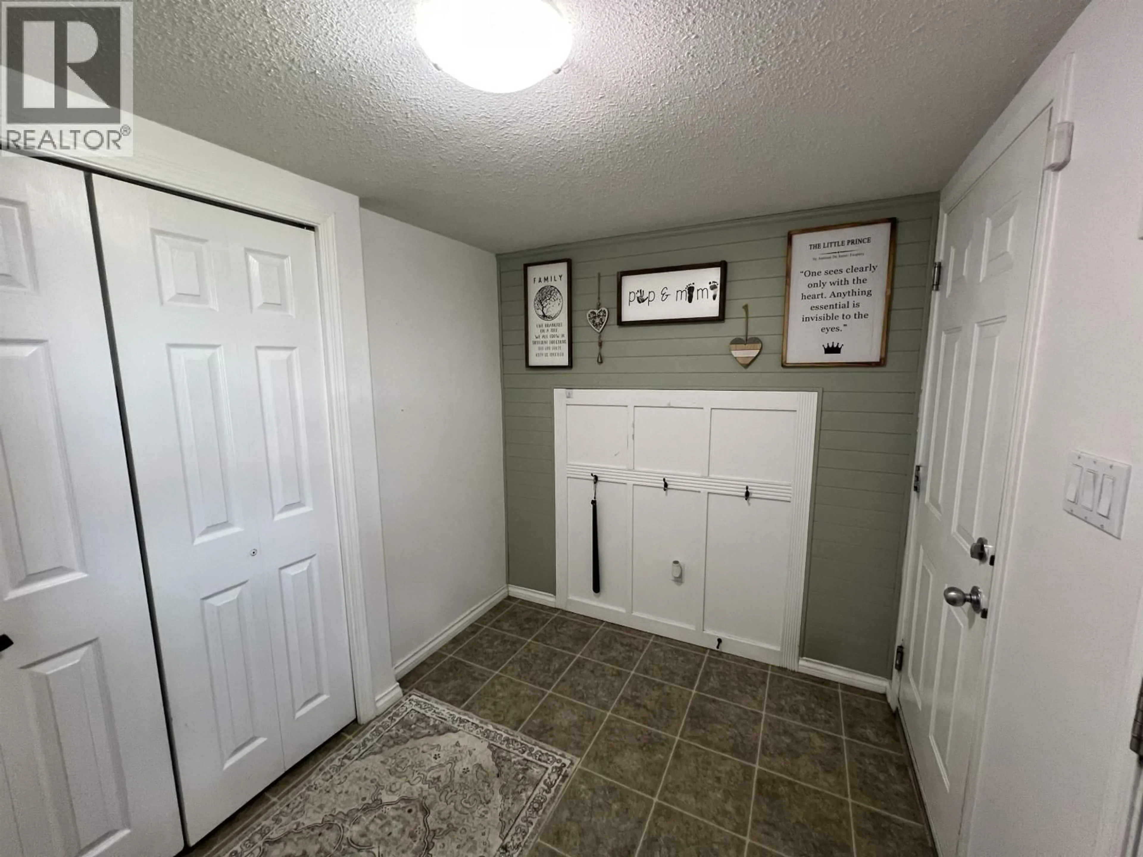 Indoor entryway for 5201 HALLMARK CRESCENT, Fort Nelson British Columbia V0C1R0