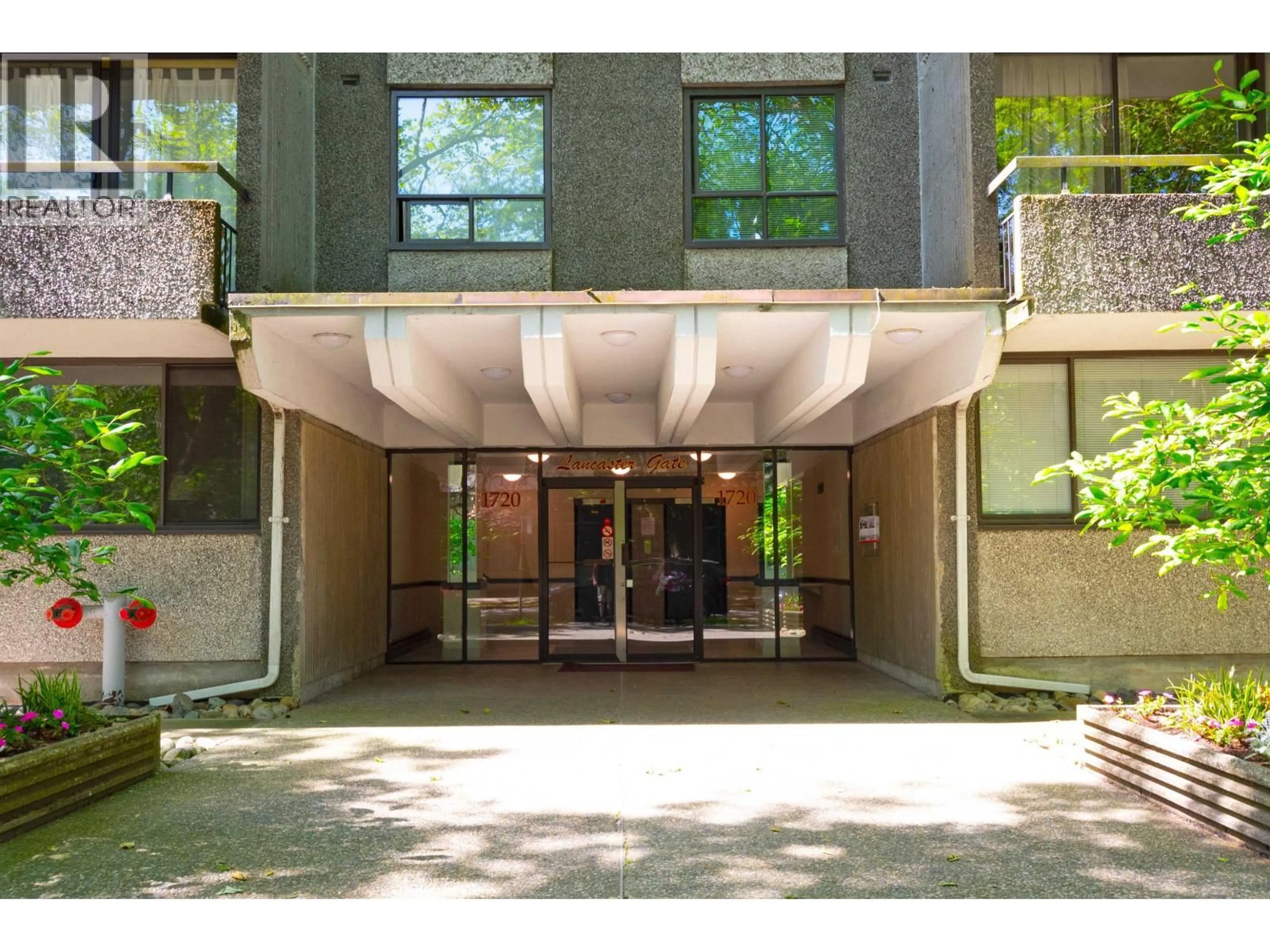 Indoor foyer for 304 - 1720 BARCLAY STREET, Vancouver British Columbia V6G1K4