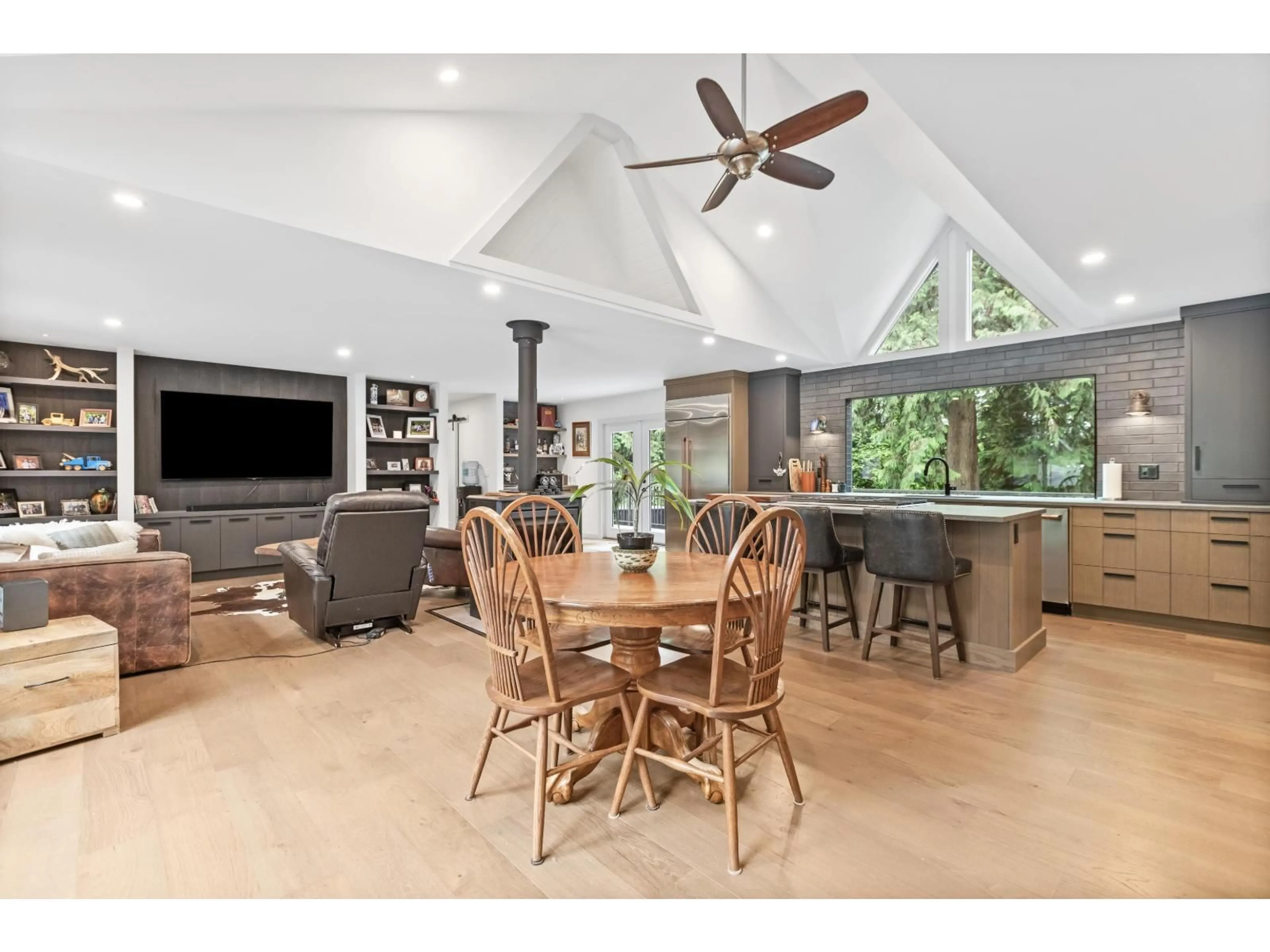 Open concept kitchen, wood/laminate floor for 31648 GROVE AVENUE, Mission British Columbia V4S1E6