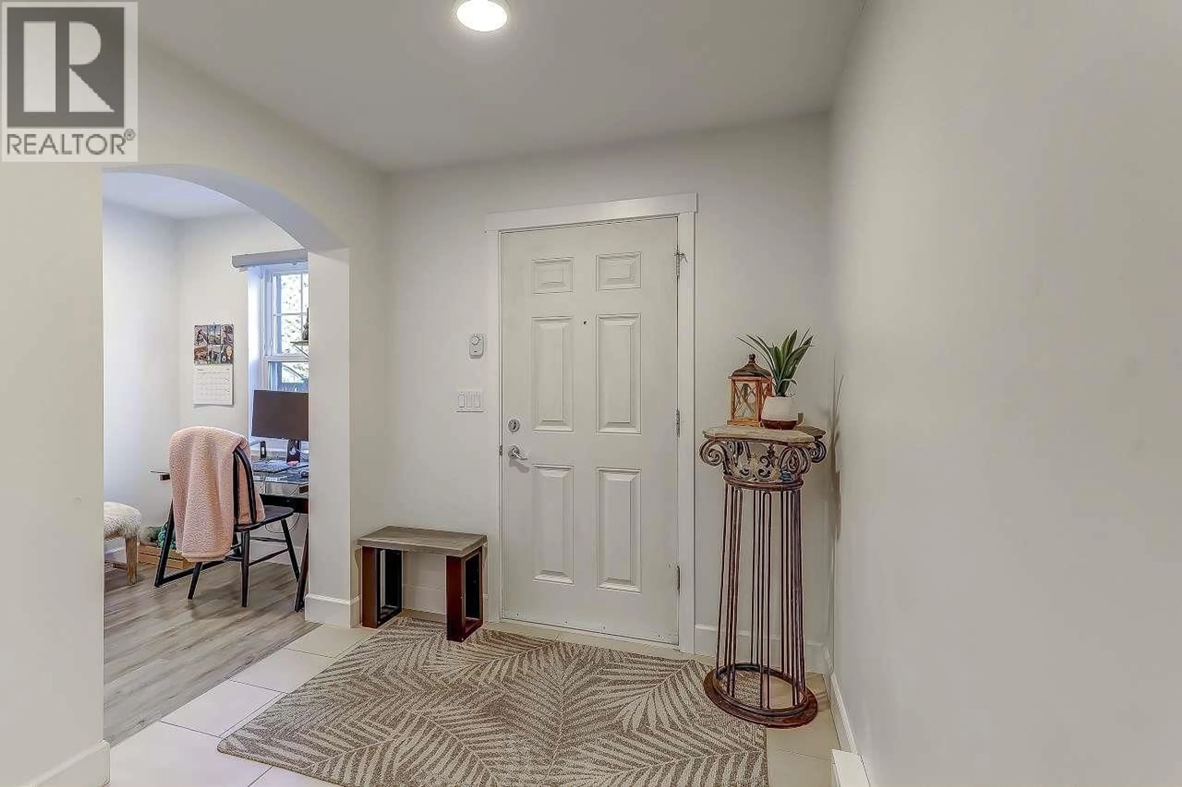 Indoor entryway for 53 - 19572 FRASER WAY, Pitt Meadows British Columbia V3Y0A9