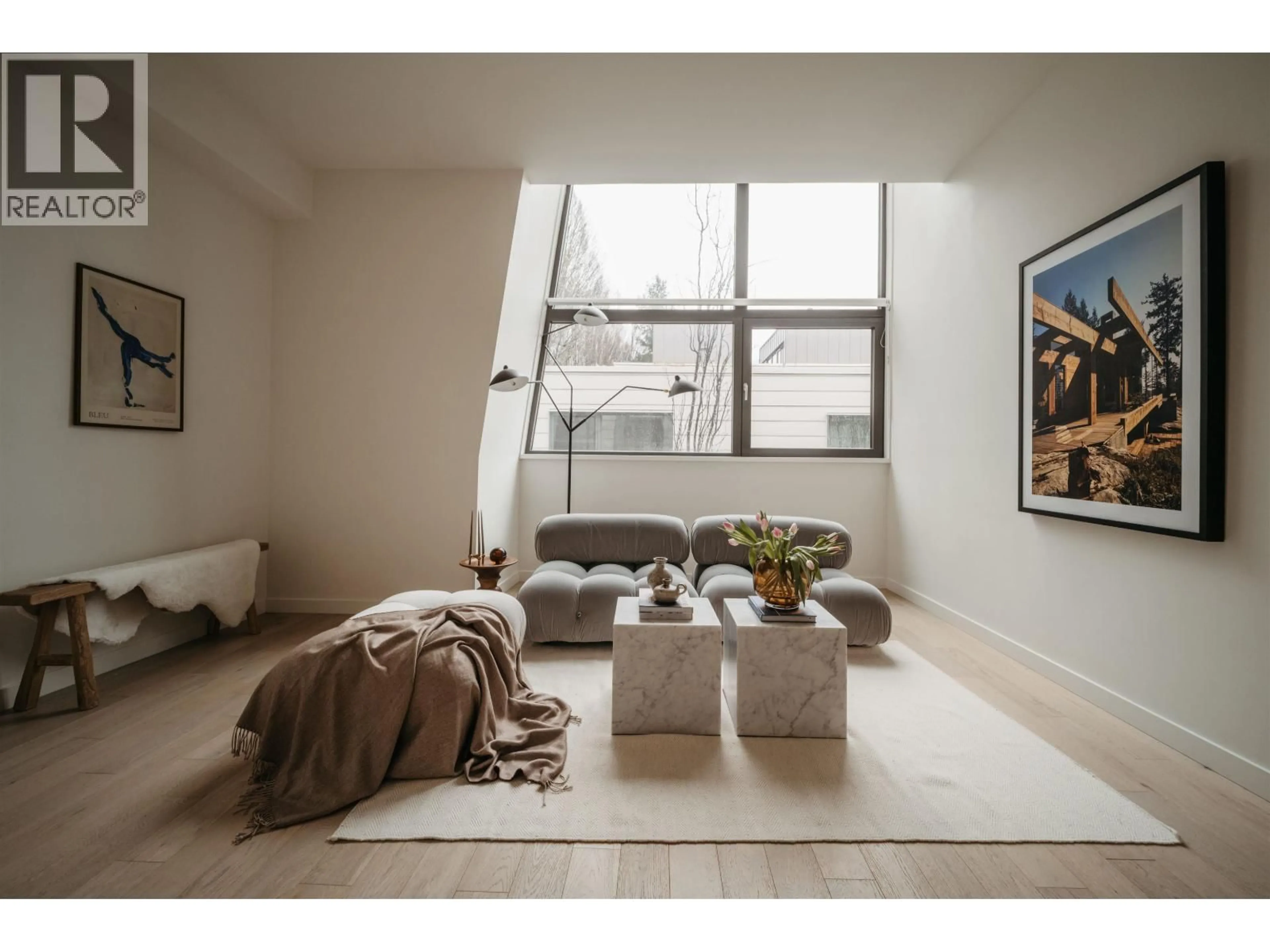 Living room with furniture, unknown for 5 - 6 17TH AVENUE, Vancouver British Columbia V5Y1Z4