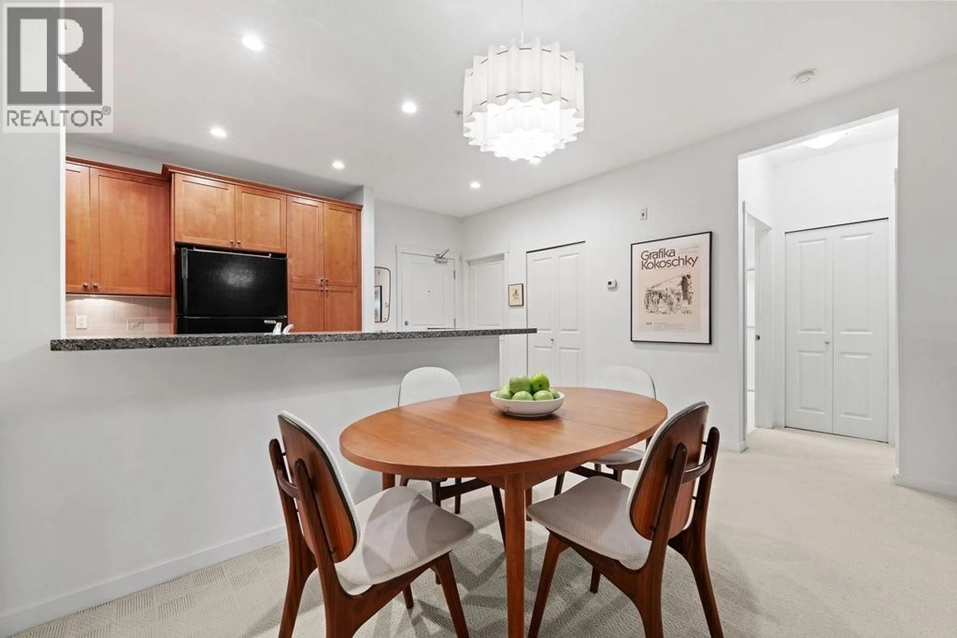 Unknown for 106 - 3125 CAPILANO CRESCENT, North Vancouver British Columbia V7R4X5