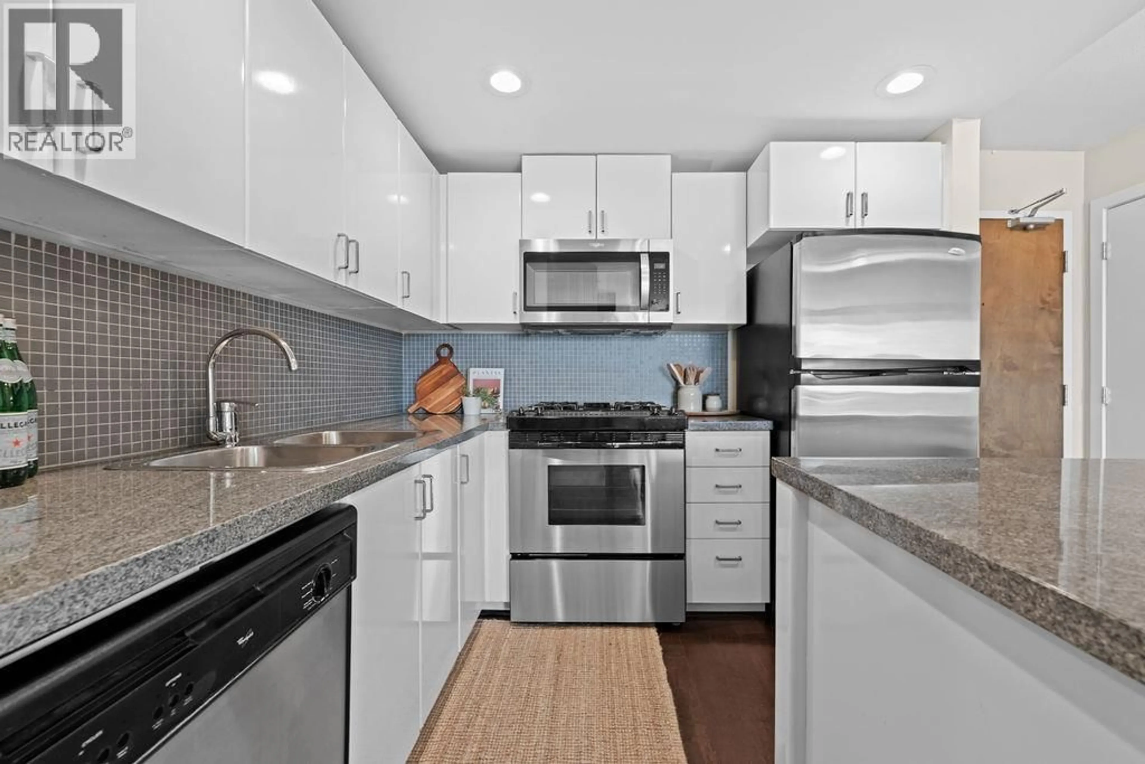 Standard kitchen, ceramic/tile floor for 1209 - 155 1ST STREET, North Vancouver British Columbia V7M3N8