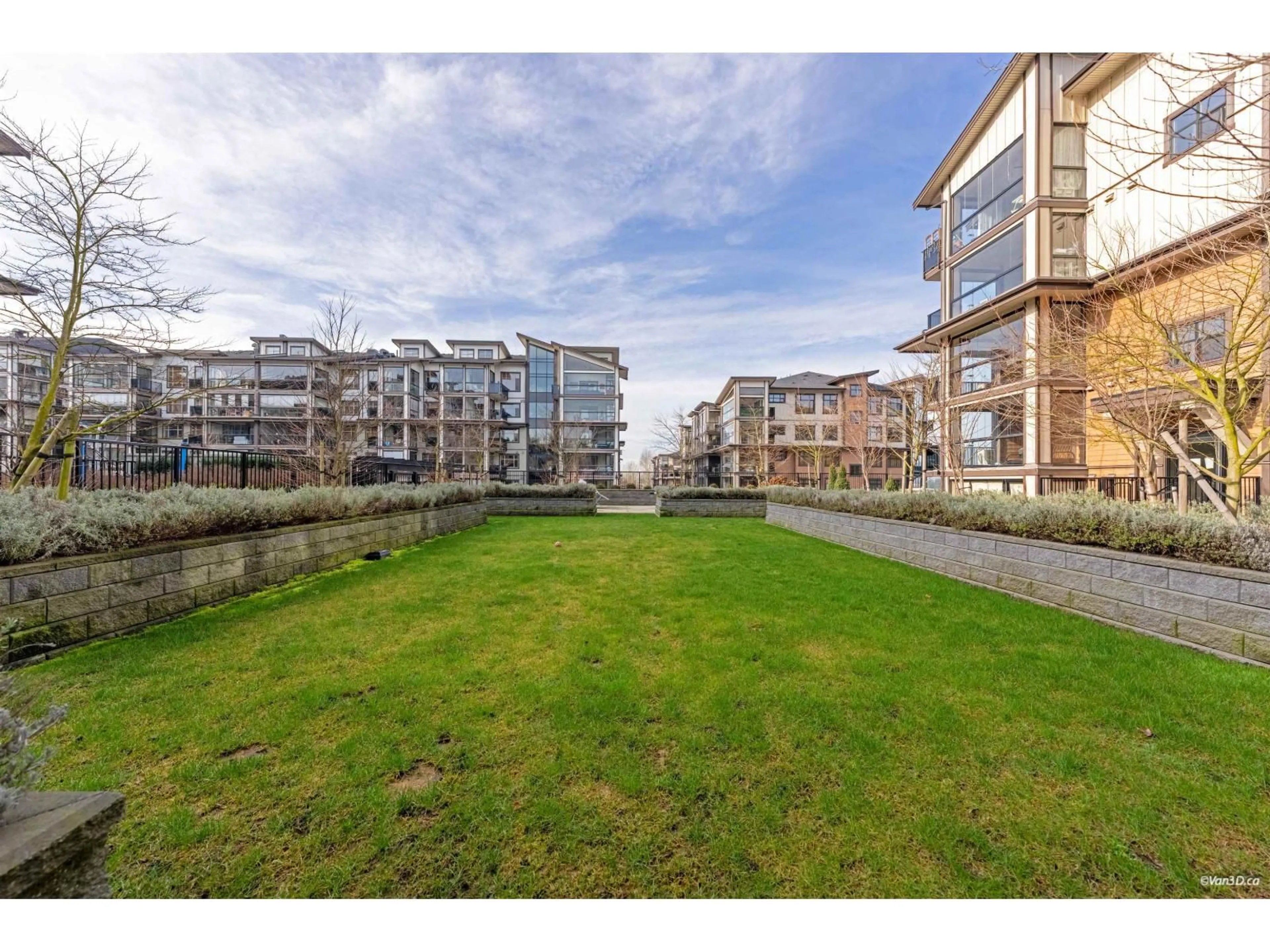 A pic from outside/outdoor area/front of a property/back of a property/a pic from drone, unknown for 618 - 20376 86TH AVENUE NORTH, Langley British Columbia V2Y3P8