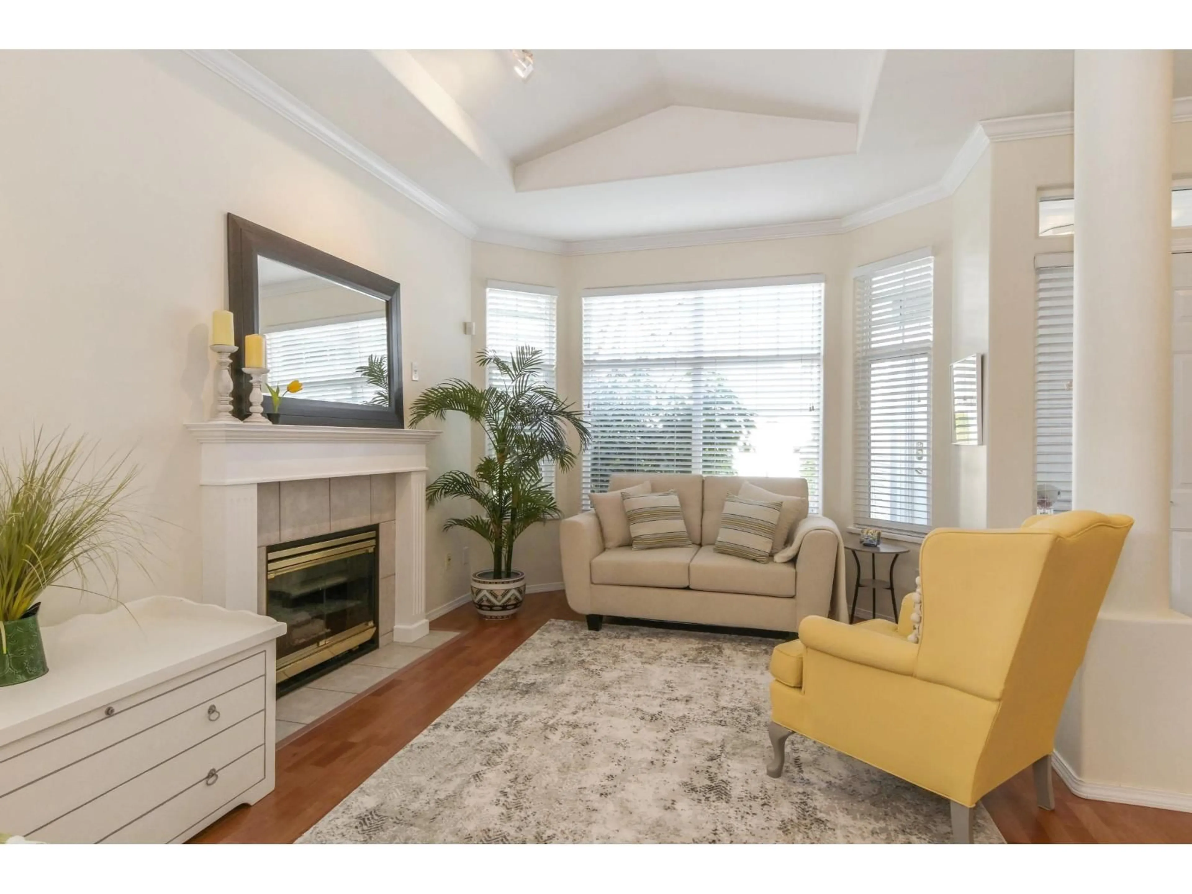 Living room with furniture, wood/laminate floor for 22 - 20770 97B AVENUE, Langley British Columbia V1M3X9