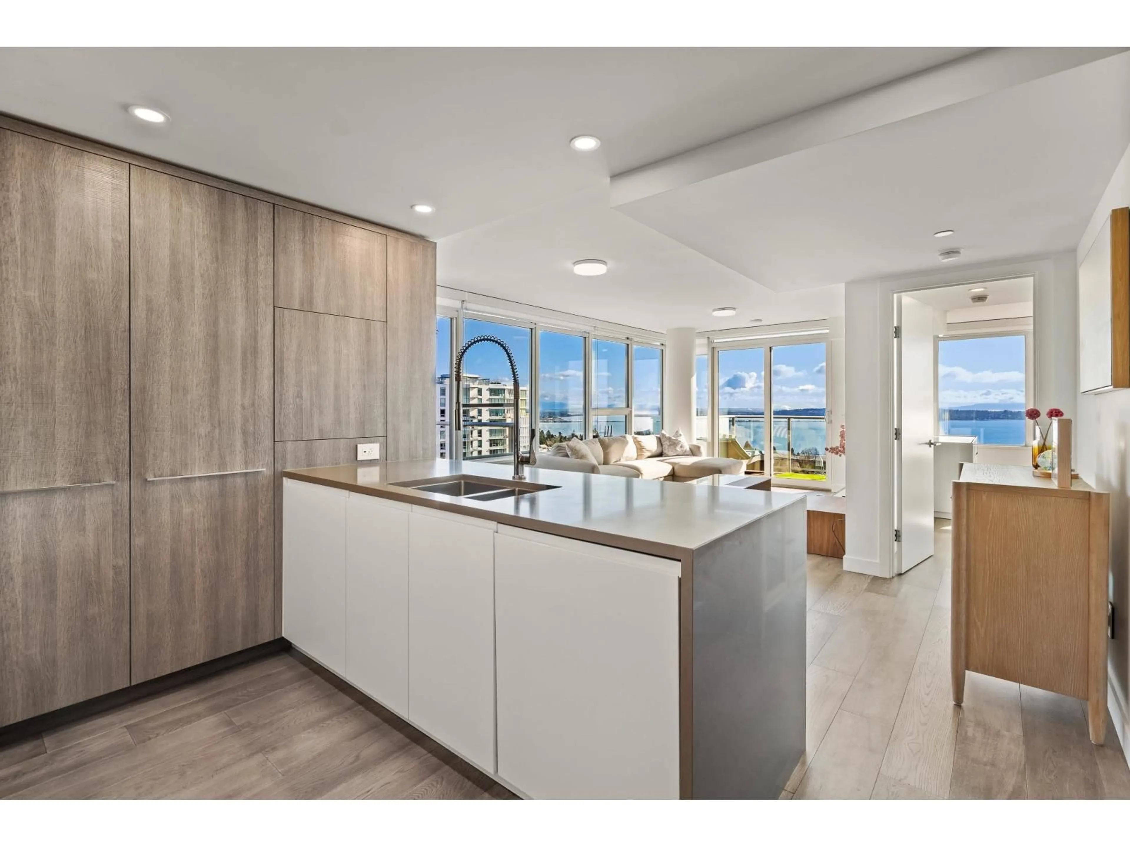 Open concept kitchen, unknown for 1007 - 15165 THRIFT AVENUE, White Rock British Columbia V4B0C1