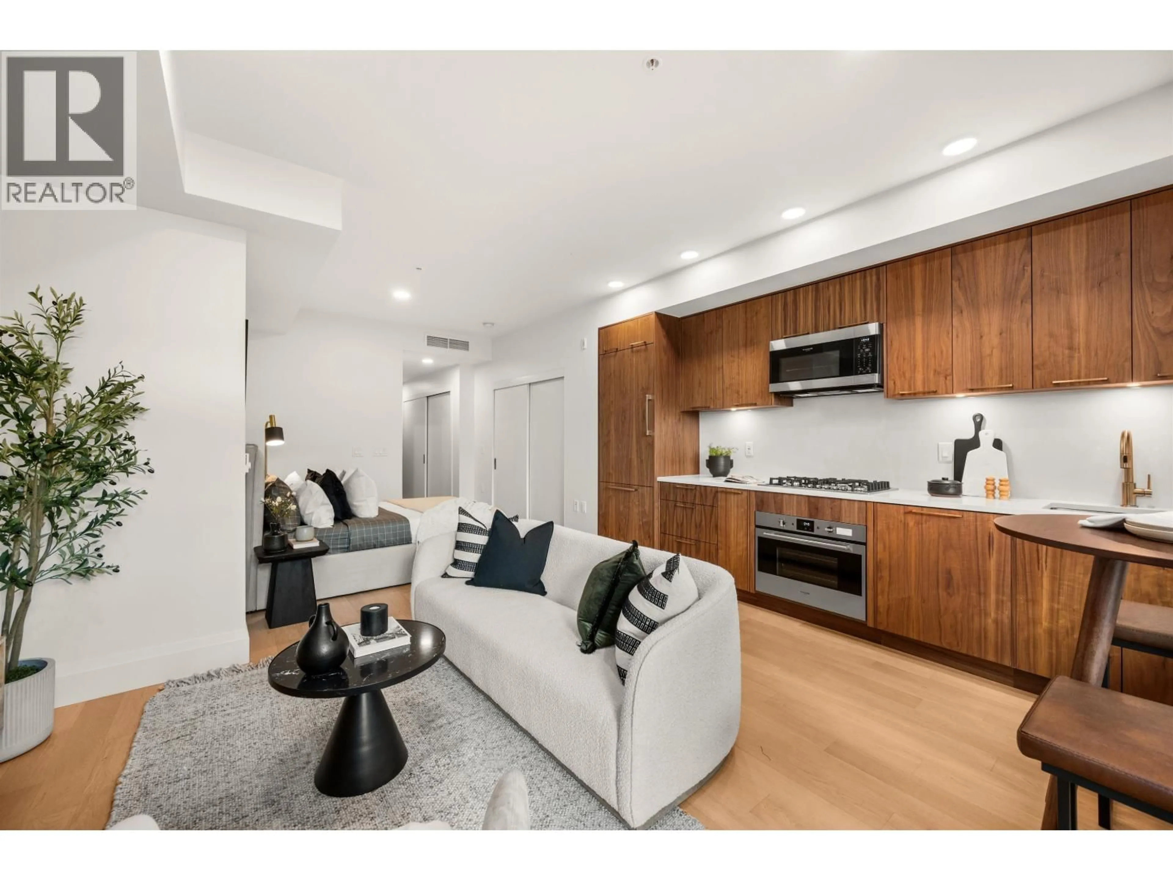 Unknown for 106 - 2550 GARDEN DRIVE, Vancouver British Columbia V5N4X6