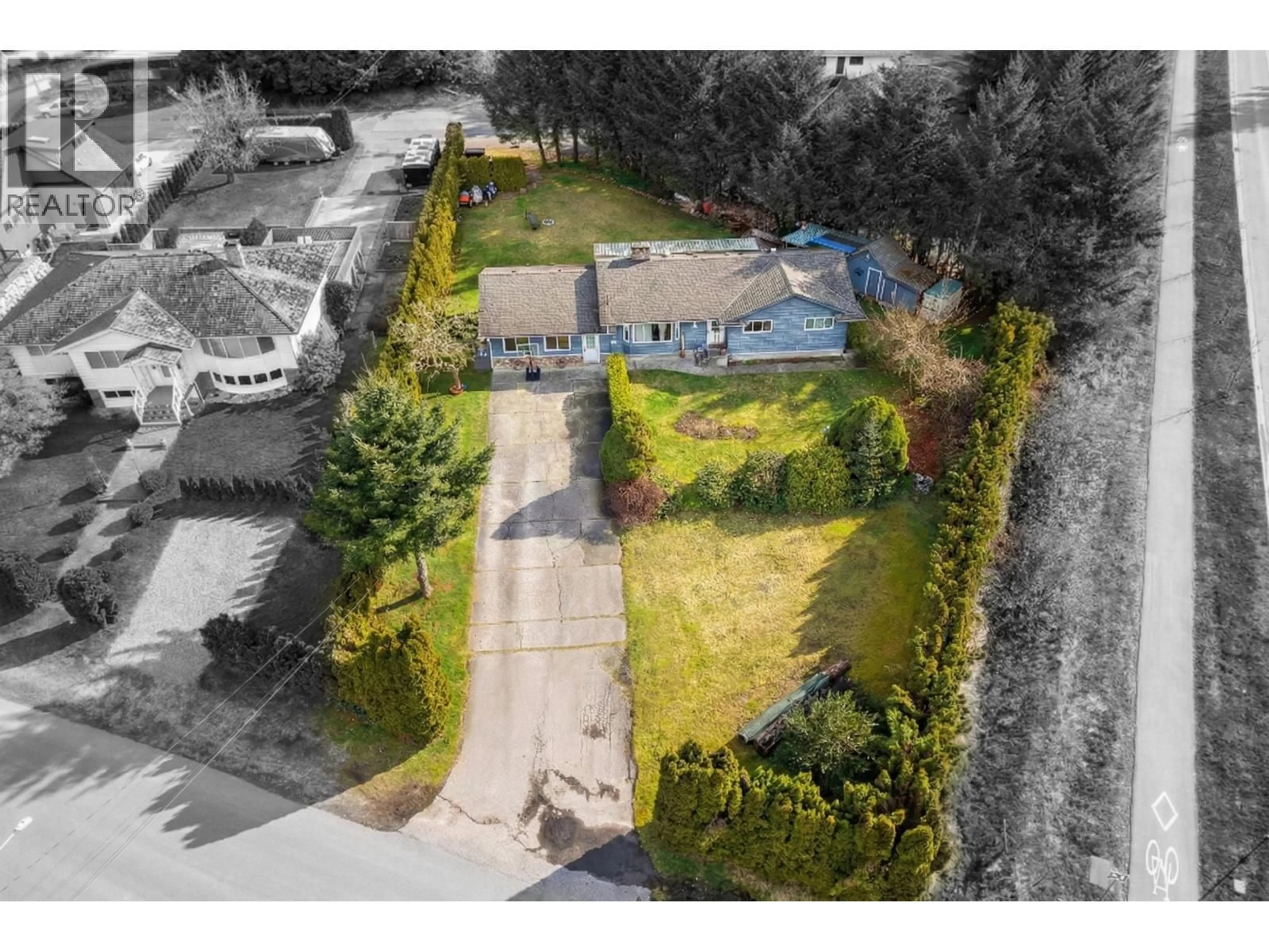 A pic from outside/outdoor area/front of a property/back of a property/a pic from drone, street for 2278 READ PLACE, Squamish British Columbia V0N1T0