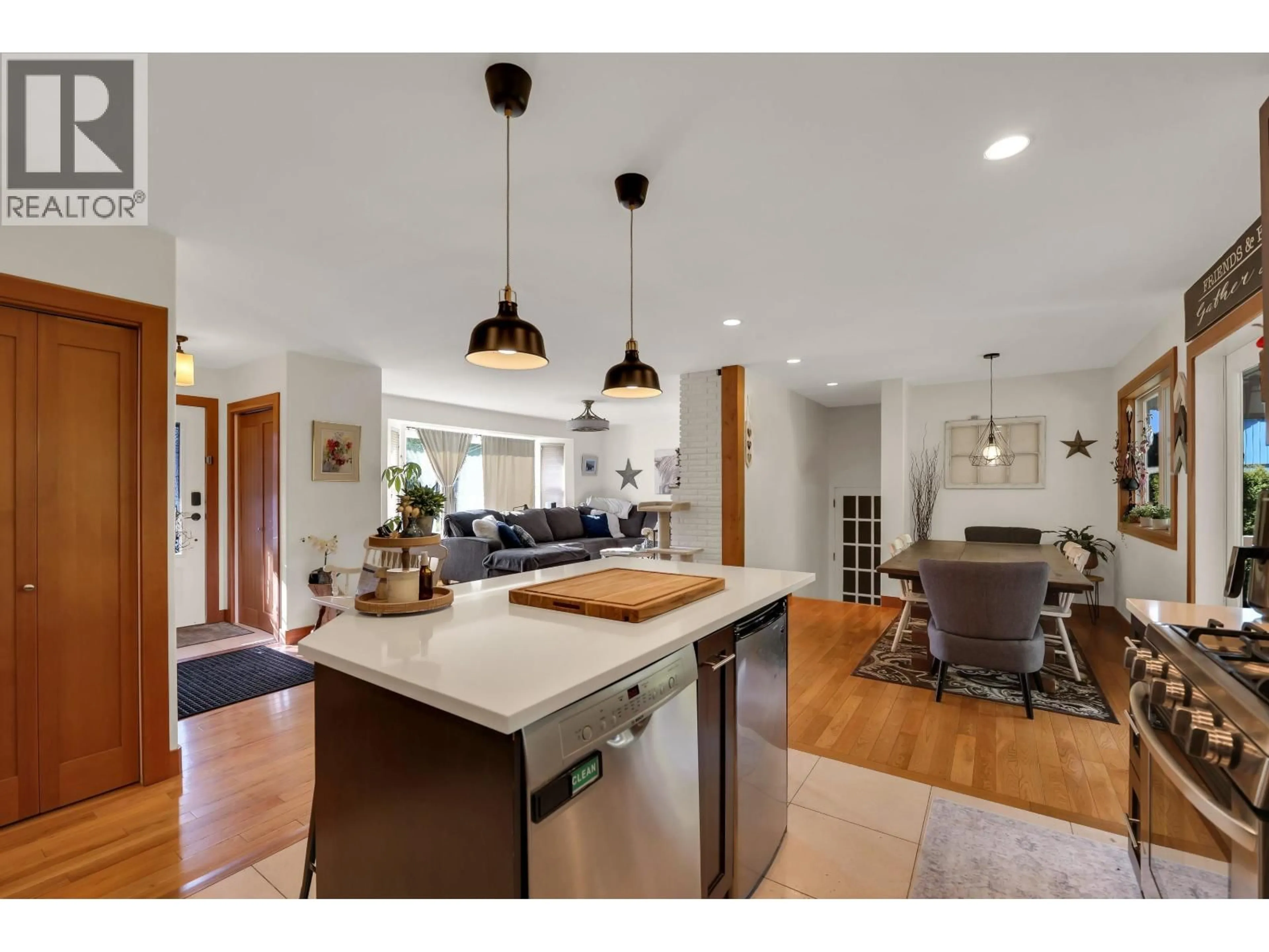 Open concept kitchen, unknown for 2278 READ PLACE, Squamish British Columbia V0N1T0