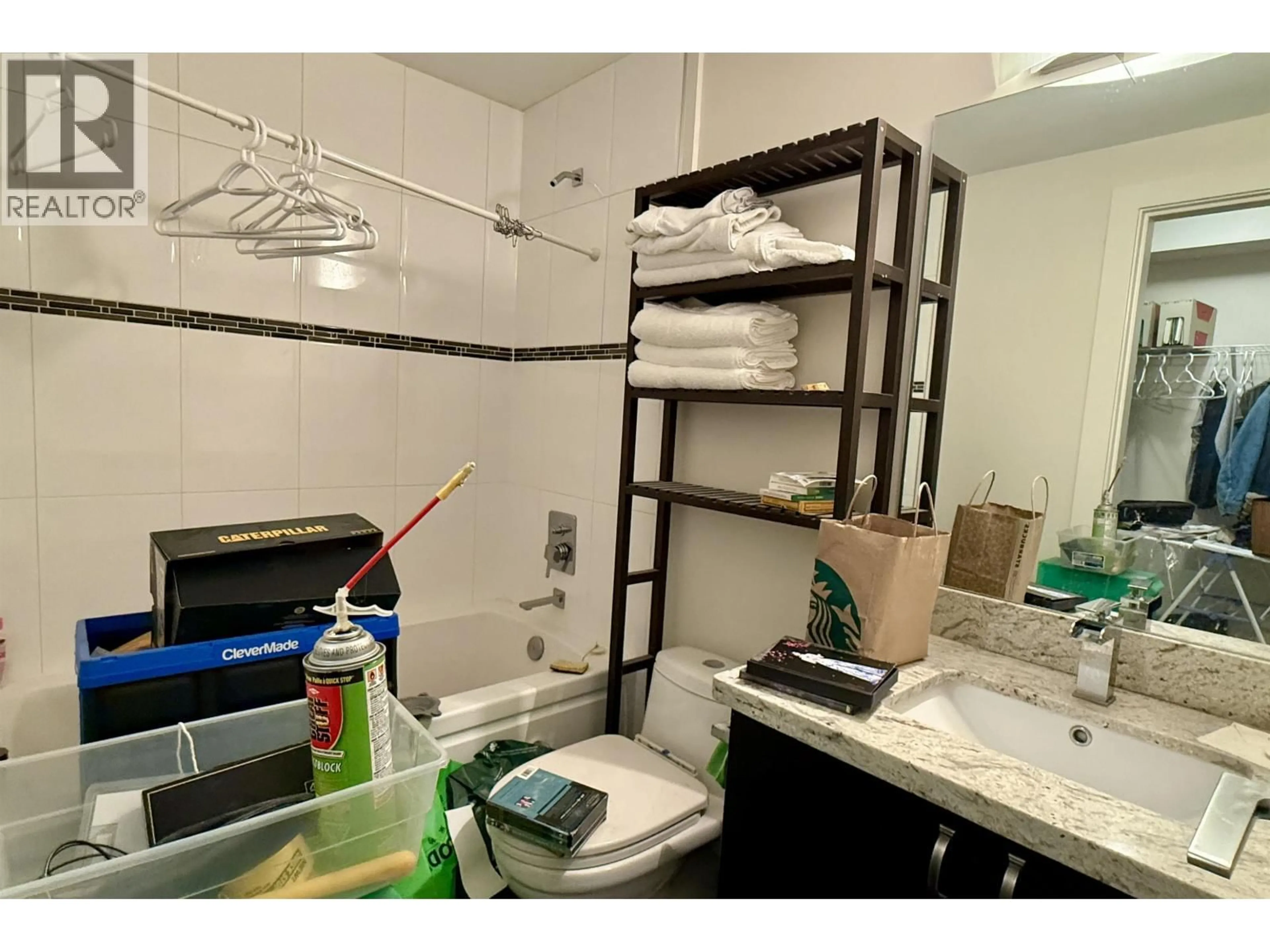 Standard bathroom, ceramic/tile floor for 403 16TH AVENUE, Vancouver British Columbia V5T2T8